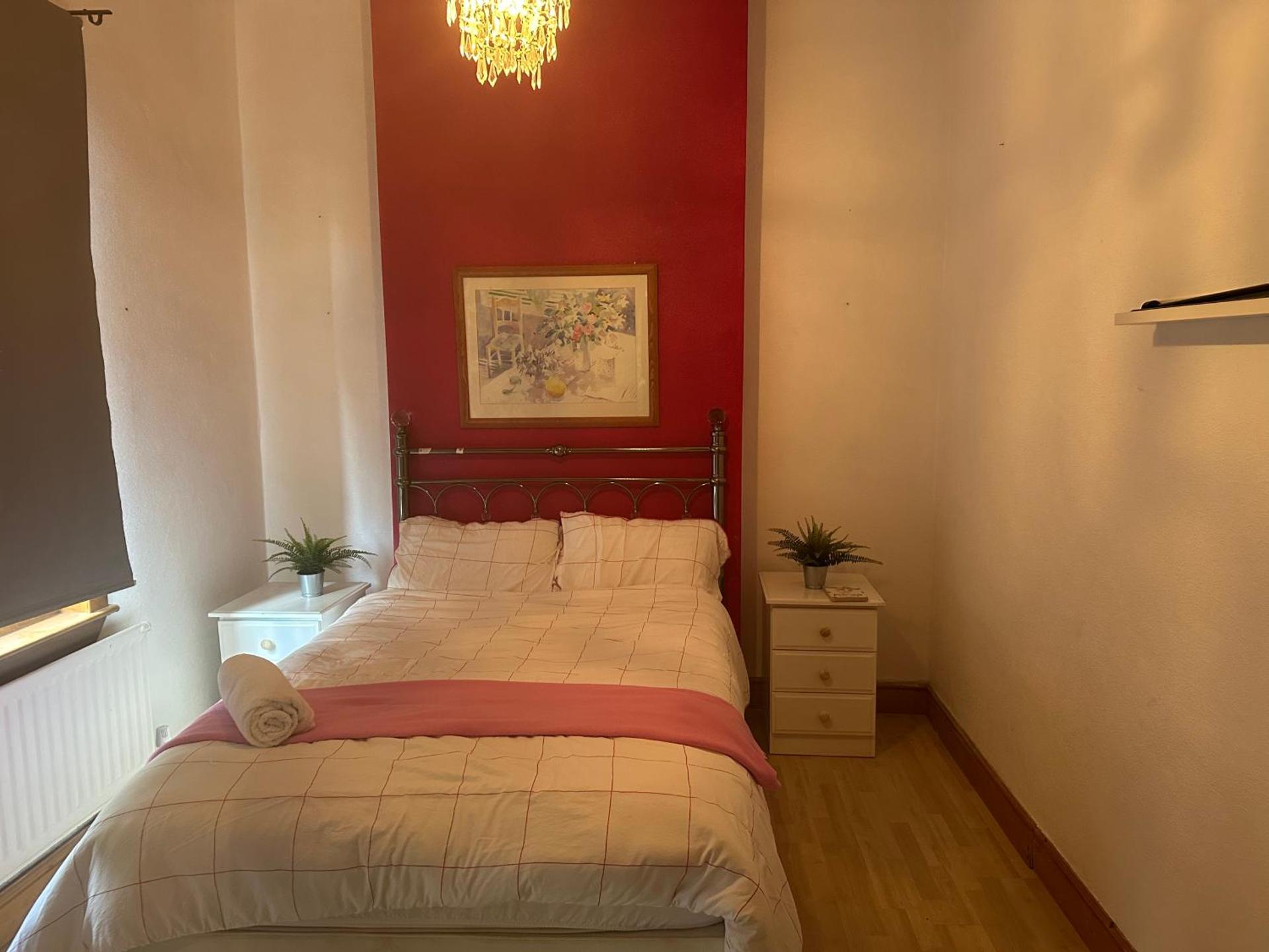 6 Bedroom Cosy Walsall Stay - WiFi & Free Parking