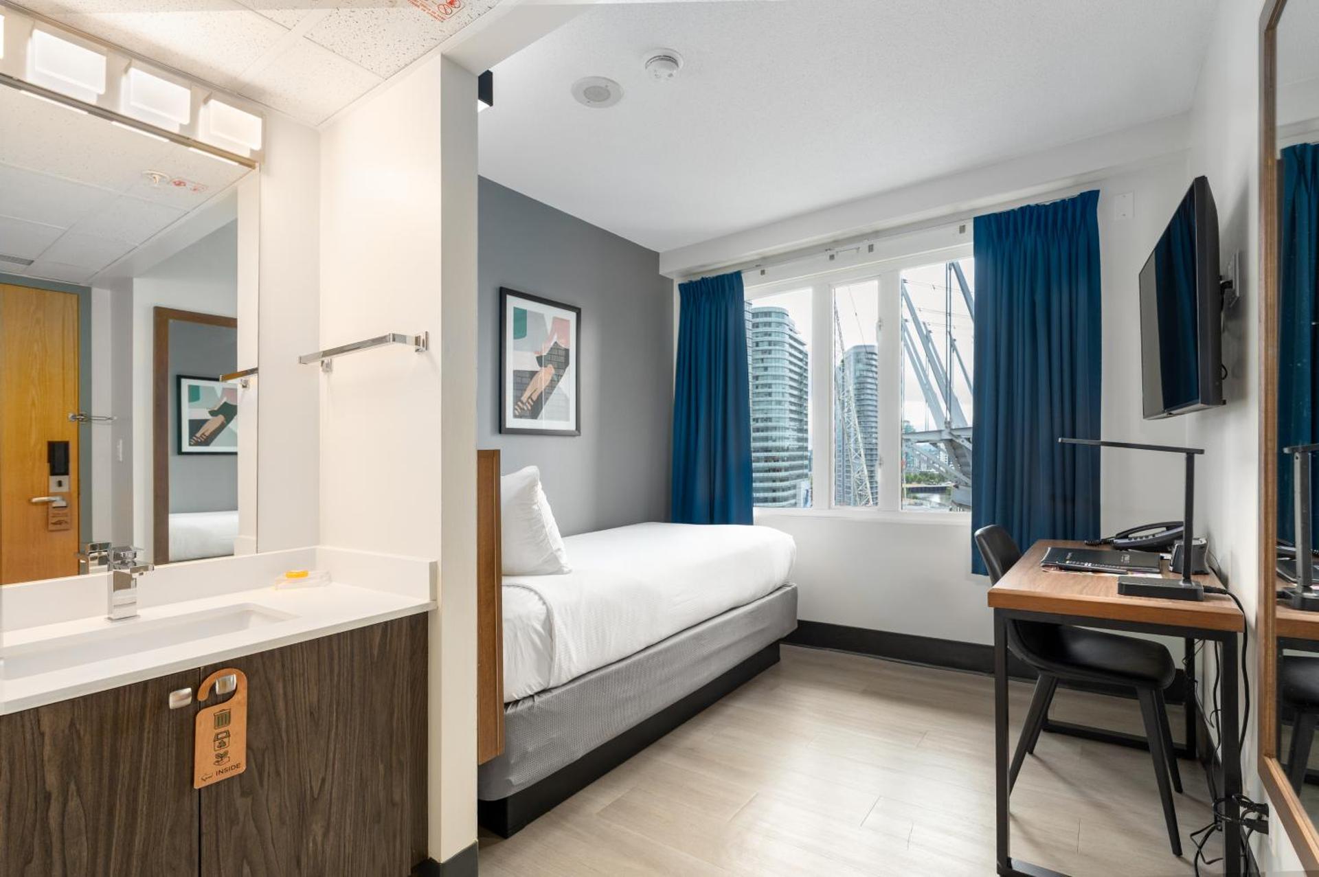 Single Room with Shared Bathroom