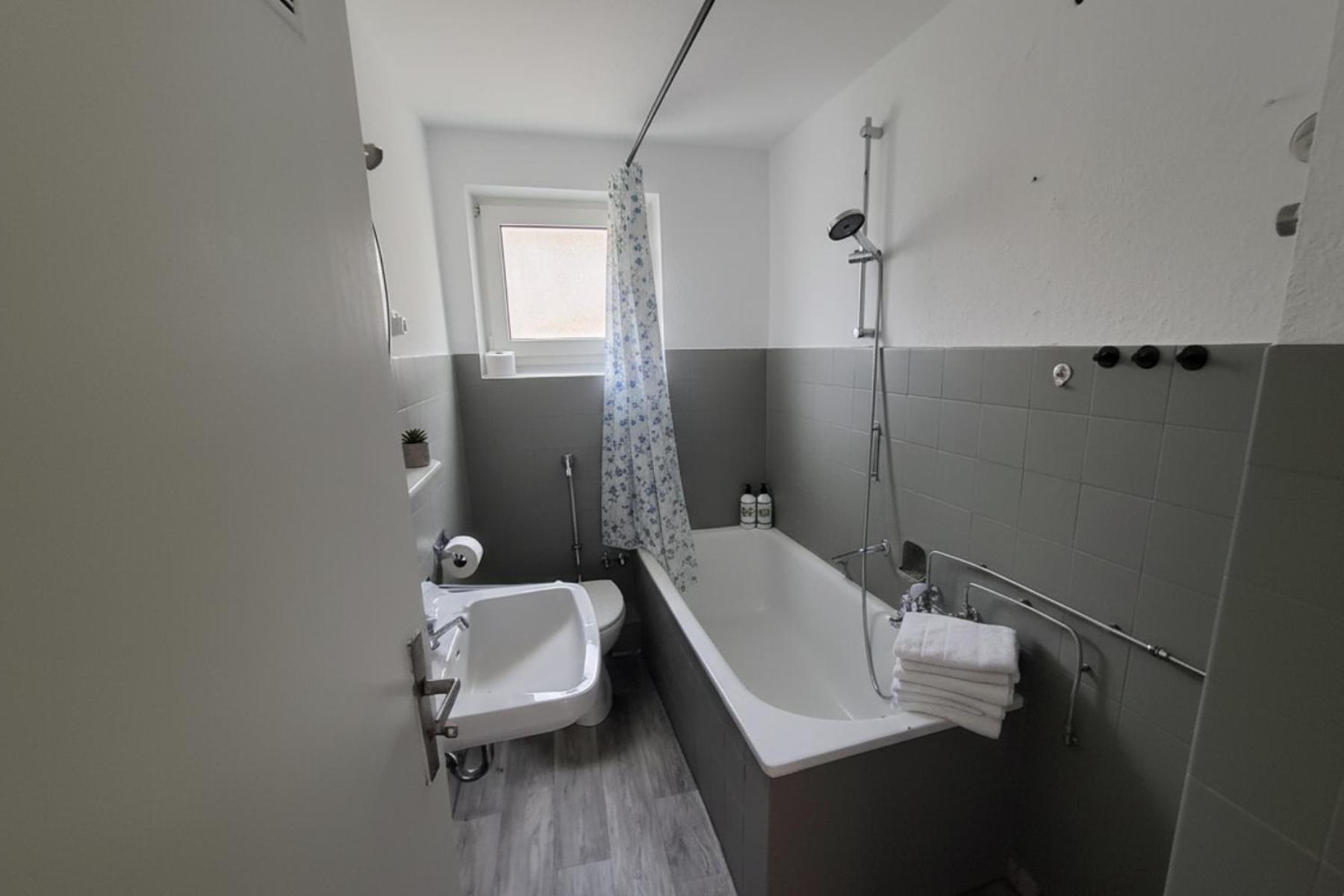 L21-Apartment Geilenkirchen OT Teveren, 3 Zimmer, 6 Betten, Standardisierte Ausstattung, ideal für Reisende, Pendler, Familien
