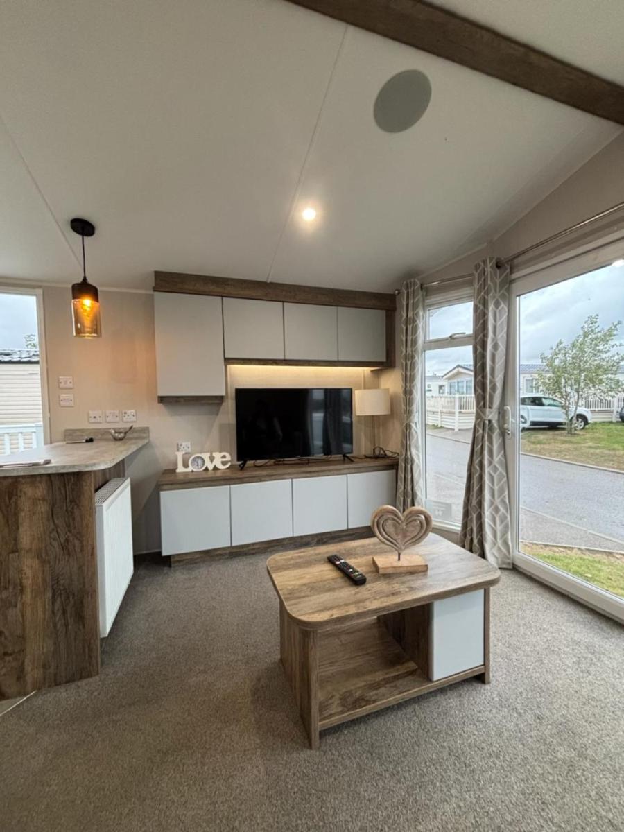 Luxury mini lodge with hot tub and decking at Tattershall Lakes