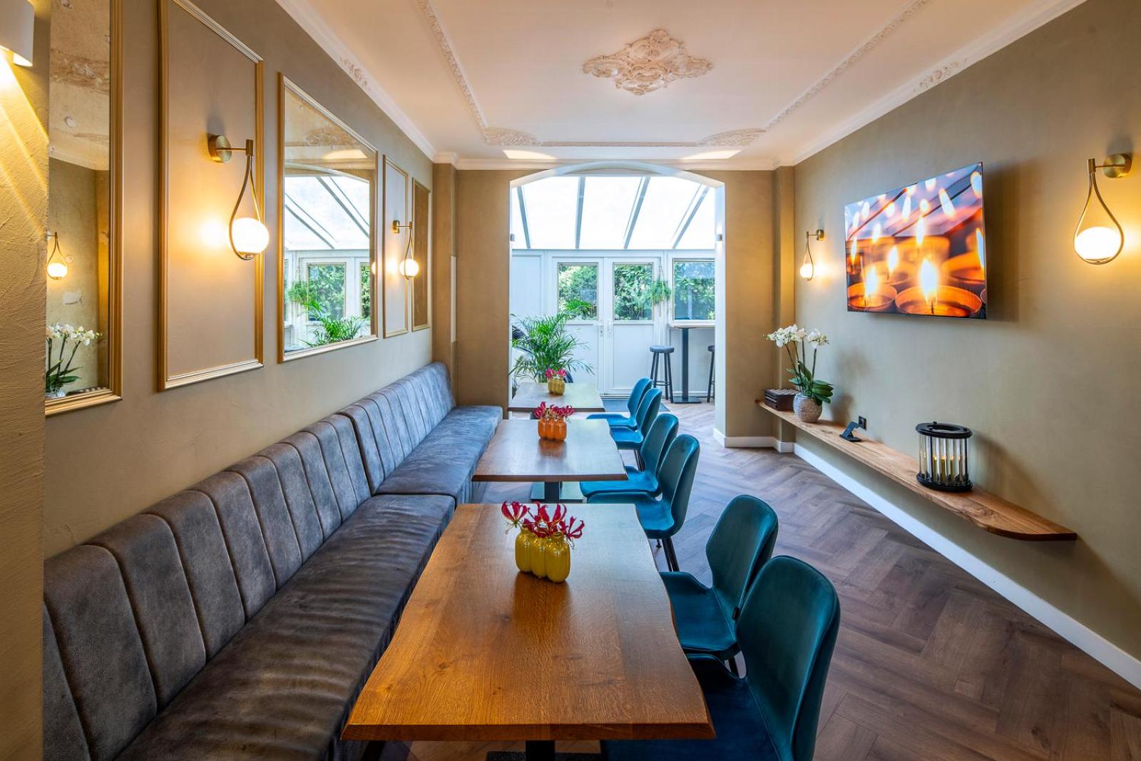 Communal lounge/ TV room