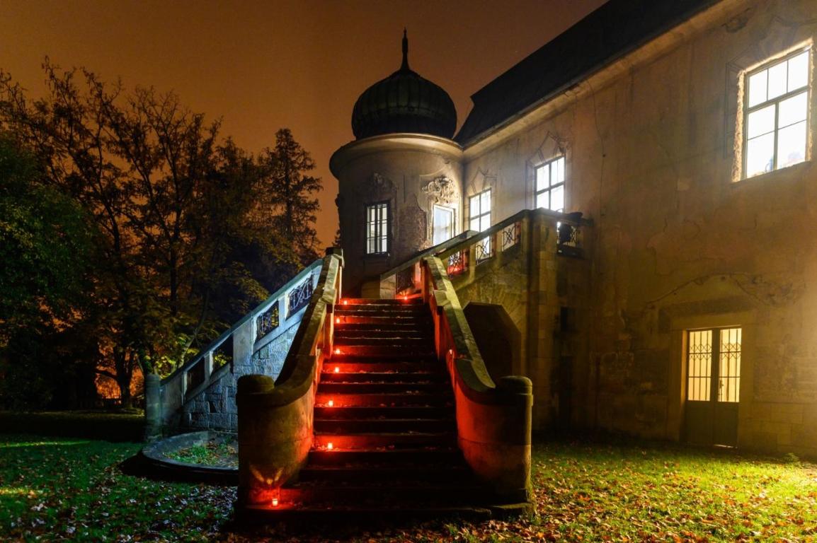 Zámecký areál Holovousy