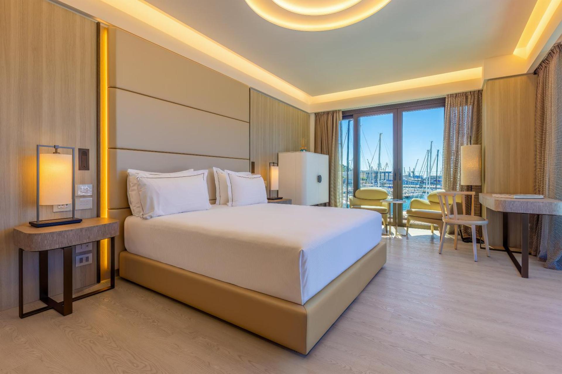 Deluxe Suite with Sea View