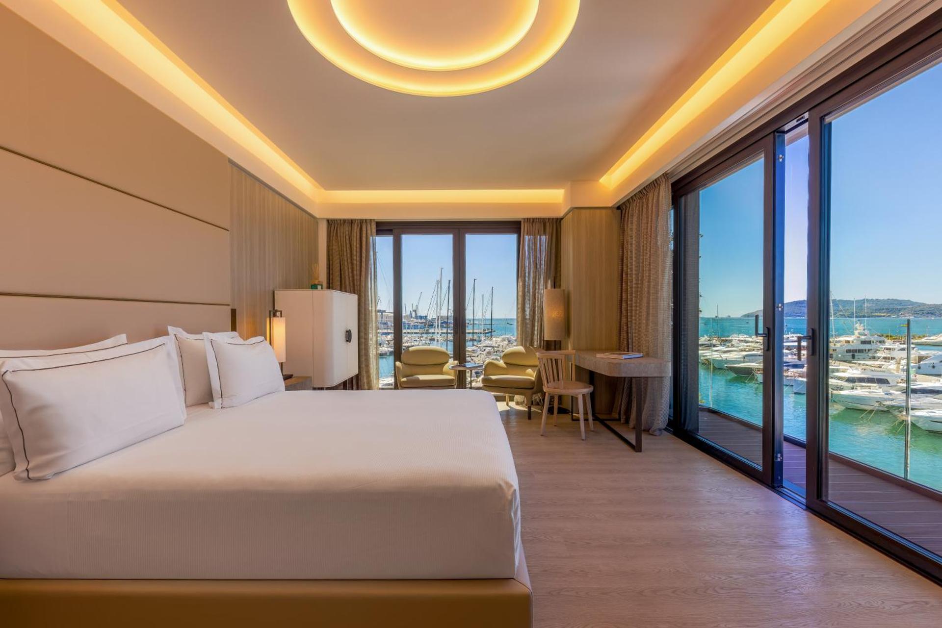 Deluxe Suite with Sea View