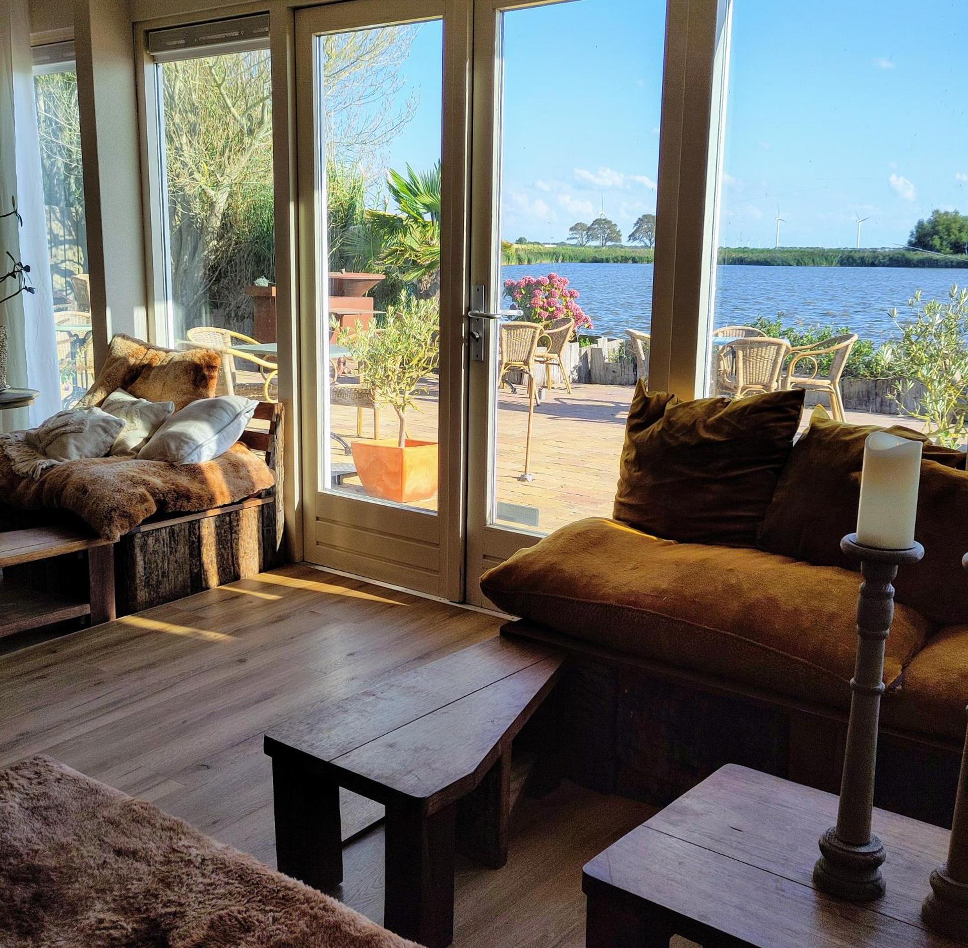 Communal lounge/ TV room