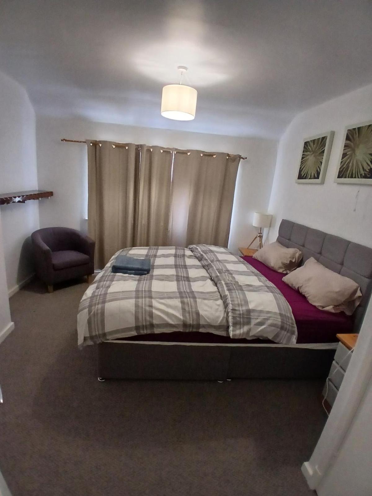 Rose Cottage-4 BED HOUSE FOR CONTRACTORS & FAMILIES Close to M6, J10-NO PARTIES ALLOWED