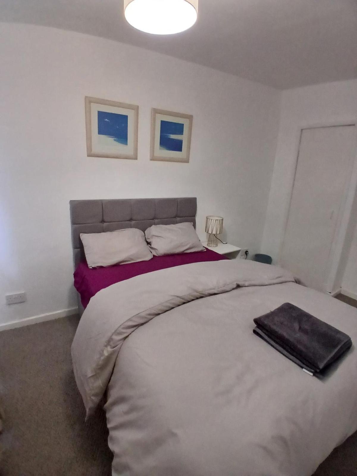 Rose Cottage-4 BED HOUSE FOR CONTRACTORS & FAMILIES Close to M6, J10-NO PARTIES ALLOWED