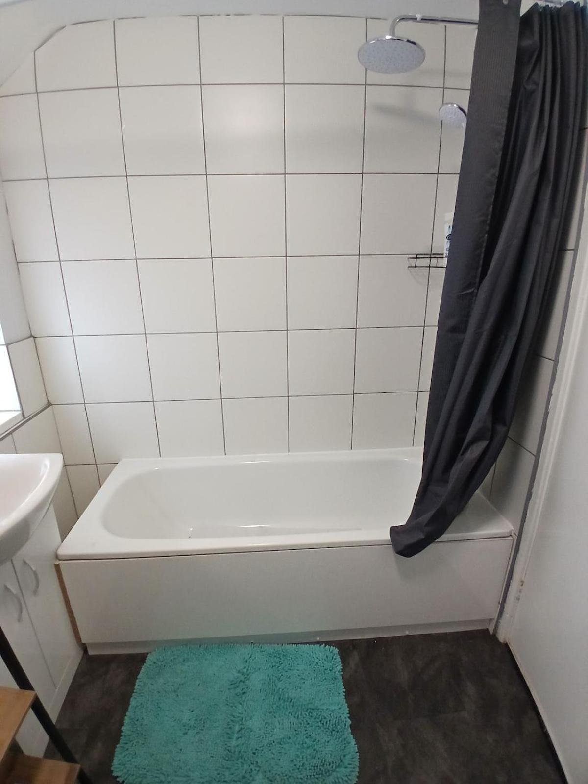 Rose Cottage-4 BED HOUSE FOR CONTRACTORS & FAMILIES Close to M6, J10-NO PARTIES ALLOWED