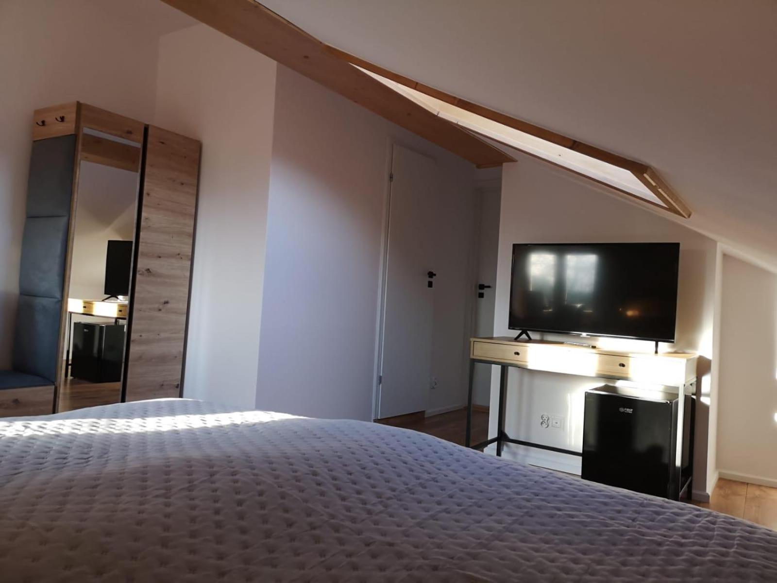 Dom w Sadzie Frydrychówka