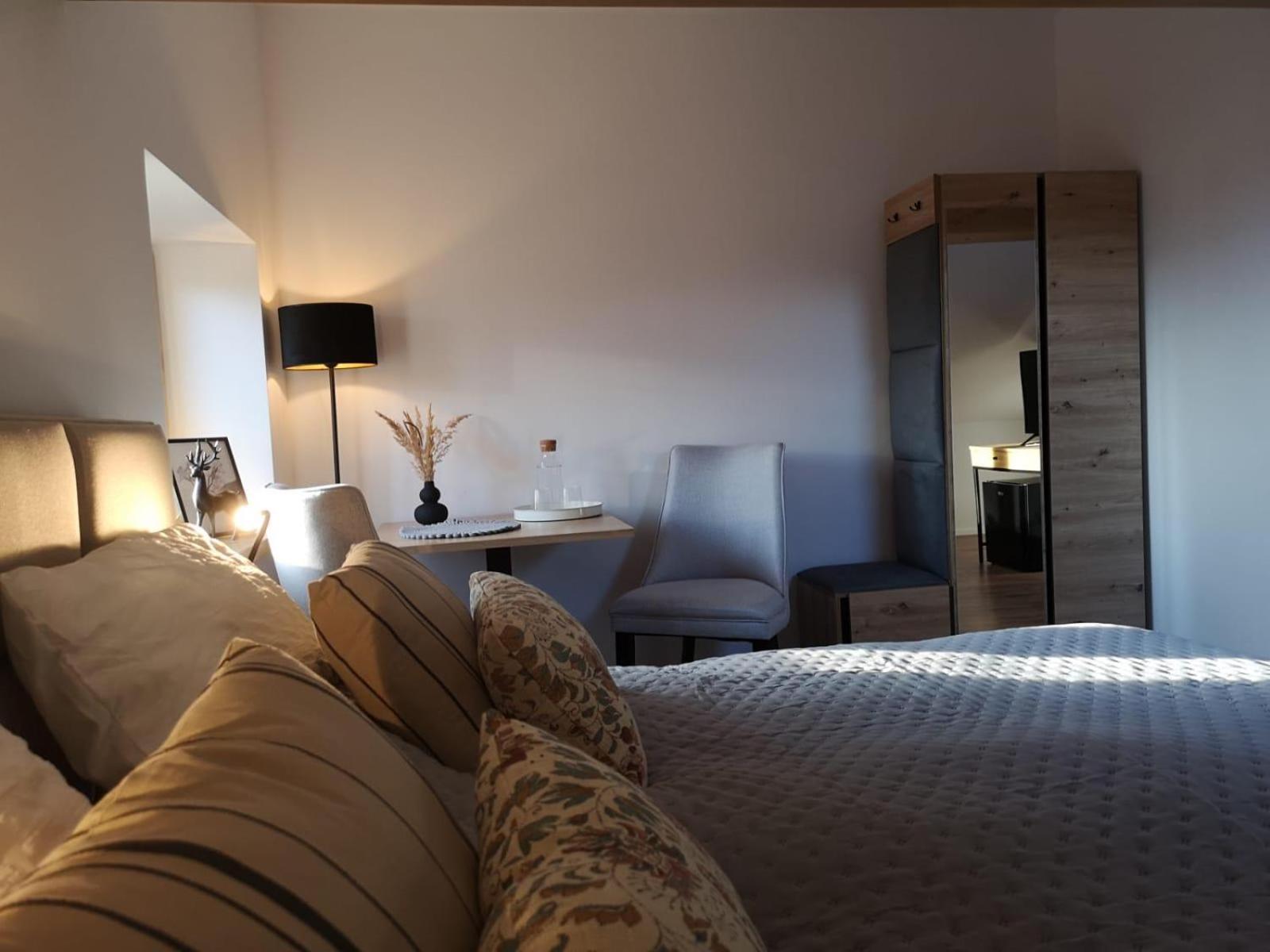 Dom w Sadzie Frydrychówka