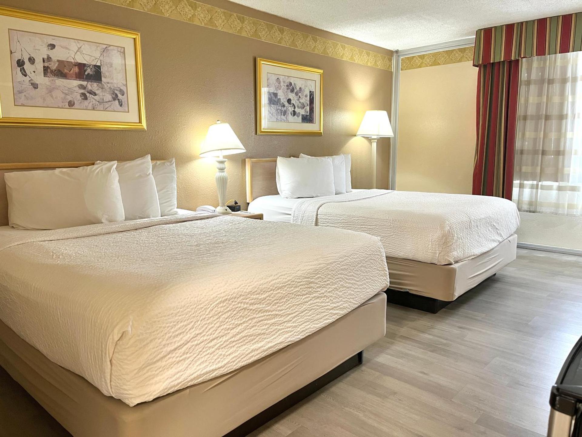 Brentwood Inn & Garden