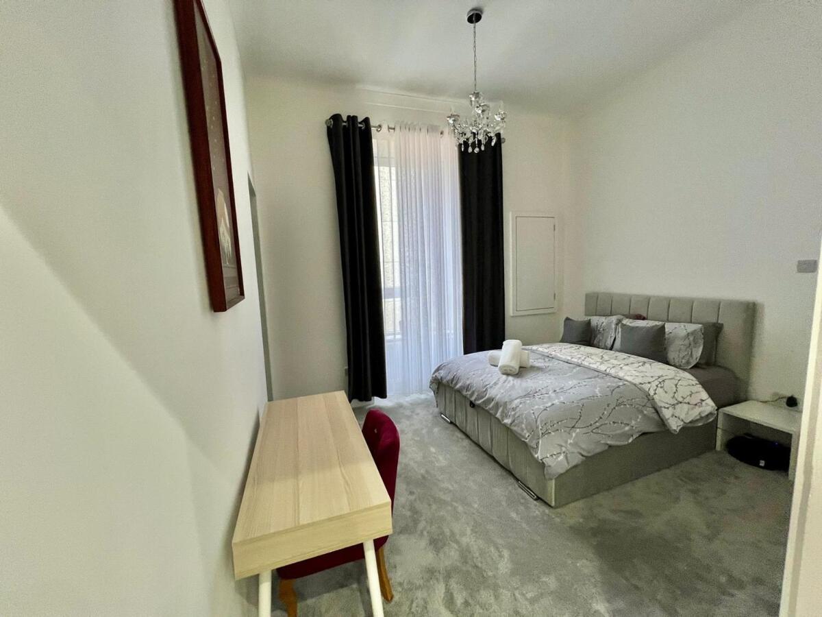 Three bedroom Apartment In Glasgow City Centre