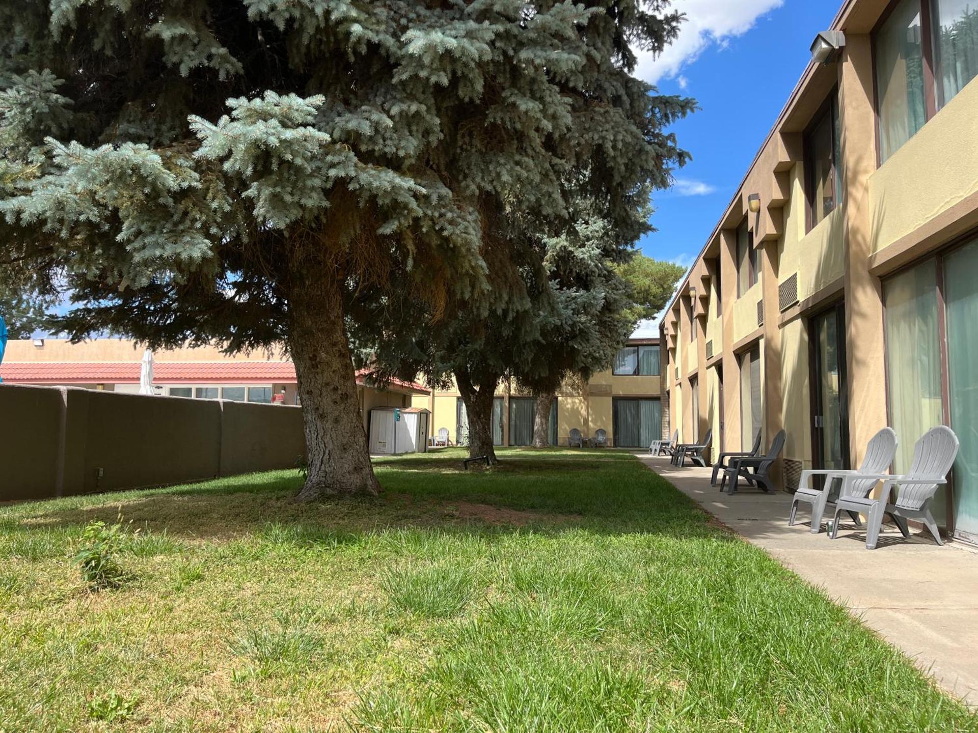 Brentwood Inn & Garden