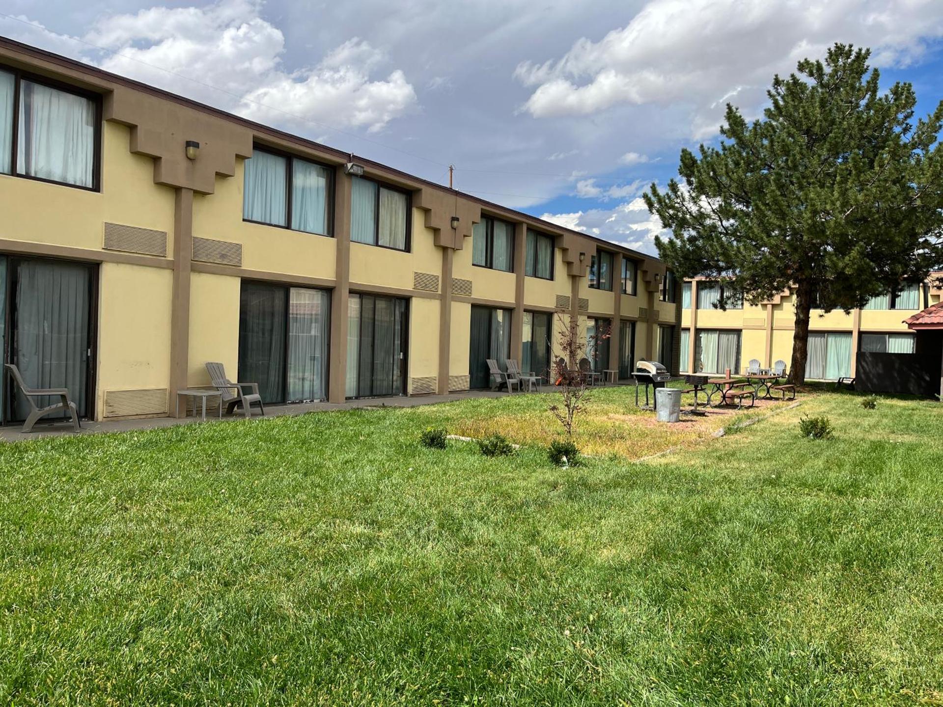 Brentwood Inn & Garden