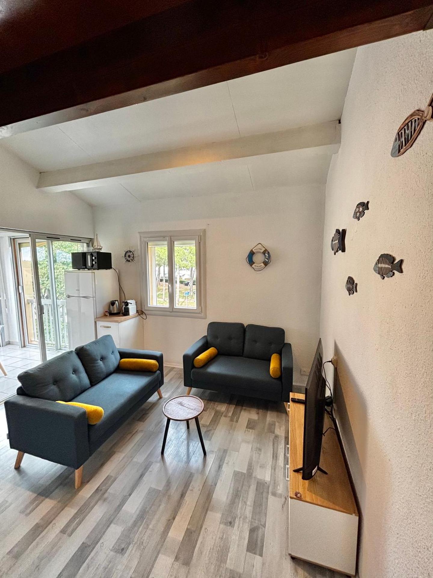 Appartement avec loggia et mezzanine, bord de mer, 4 personnes