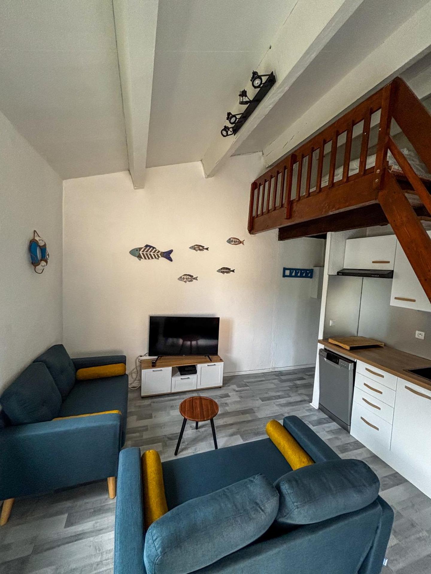 Appartement avec loggia et mezzanine, bord de mer, 4 personnes