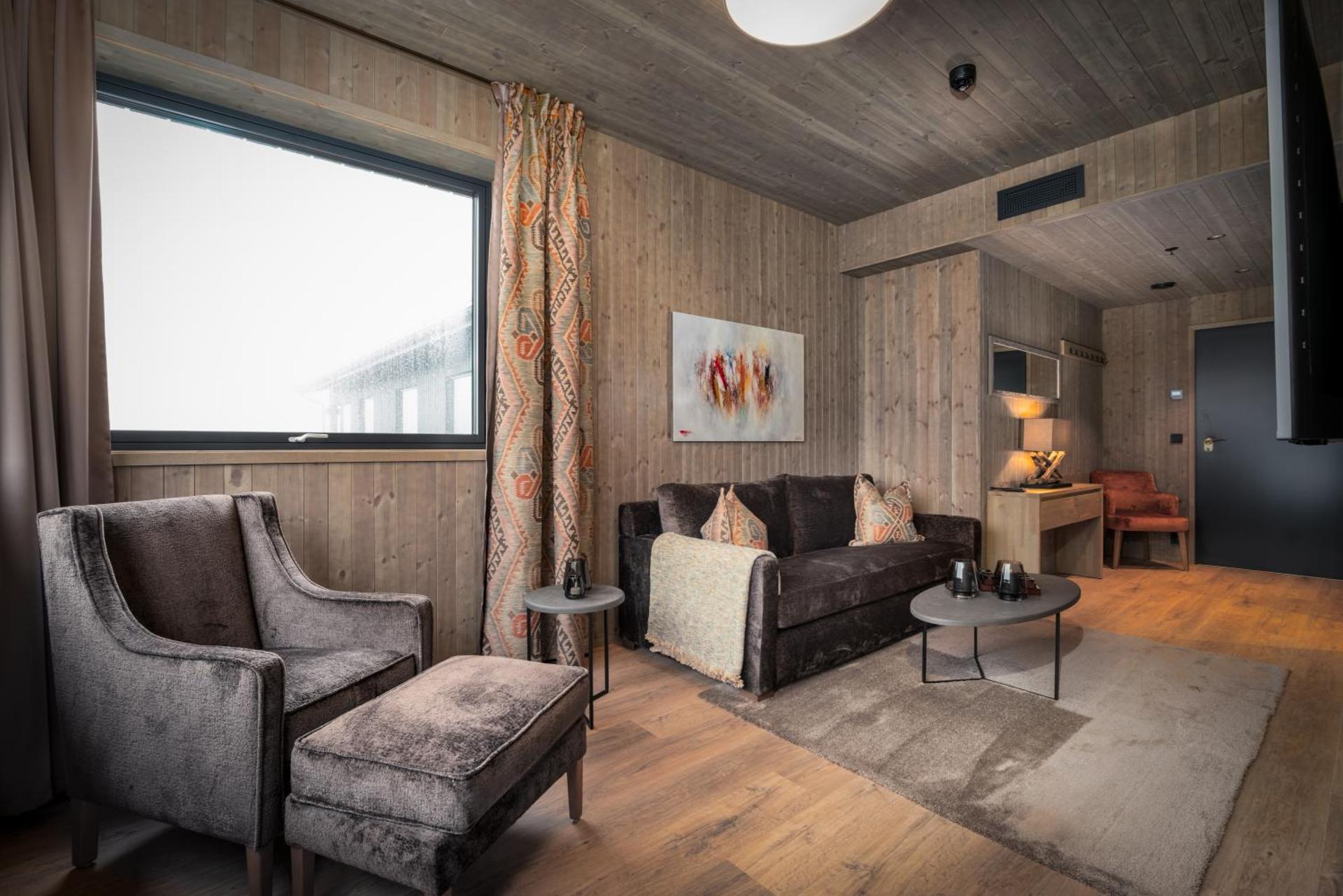 Communal lounge/ TV room