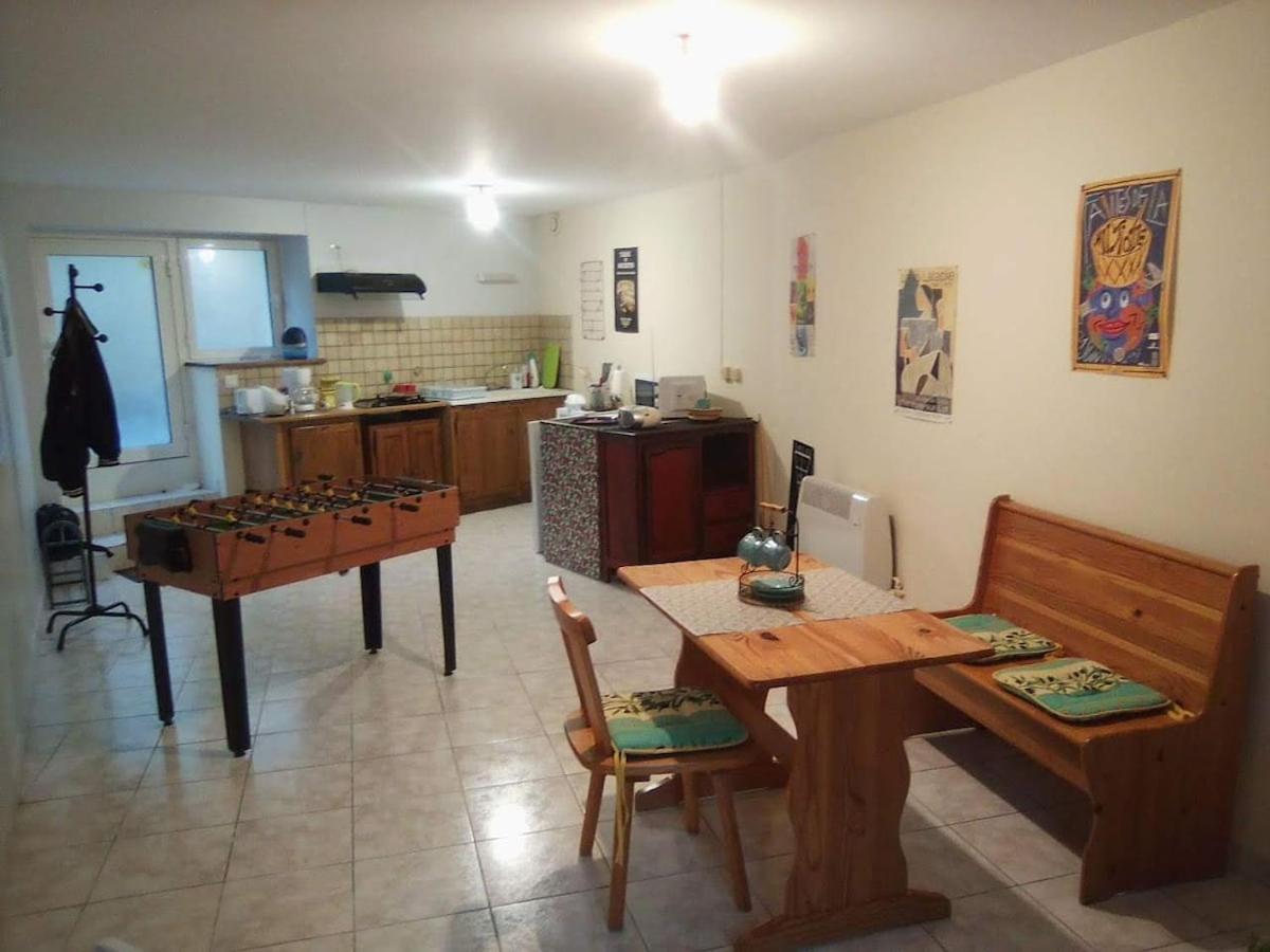 Small, discreet and bright townhouse