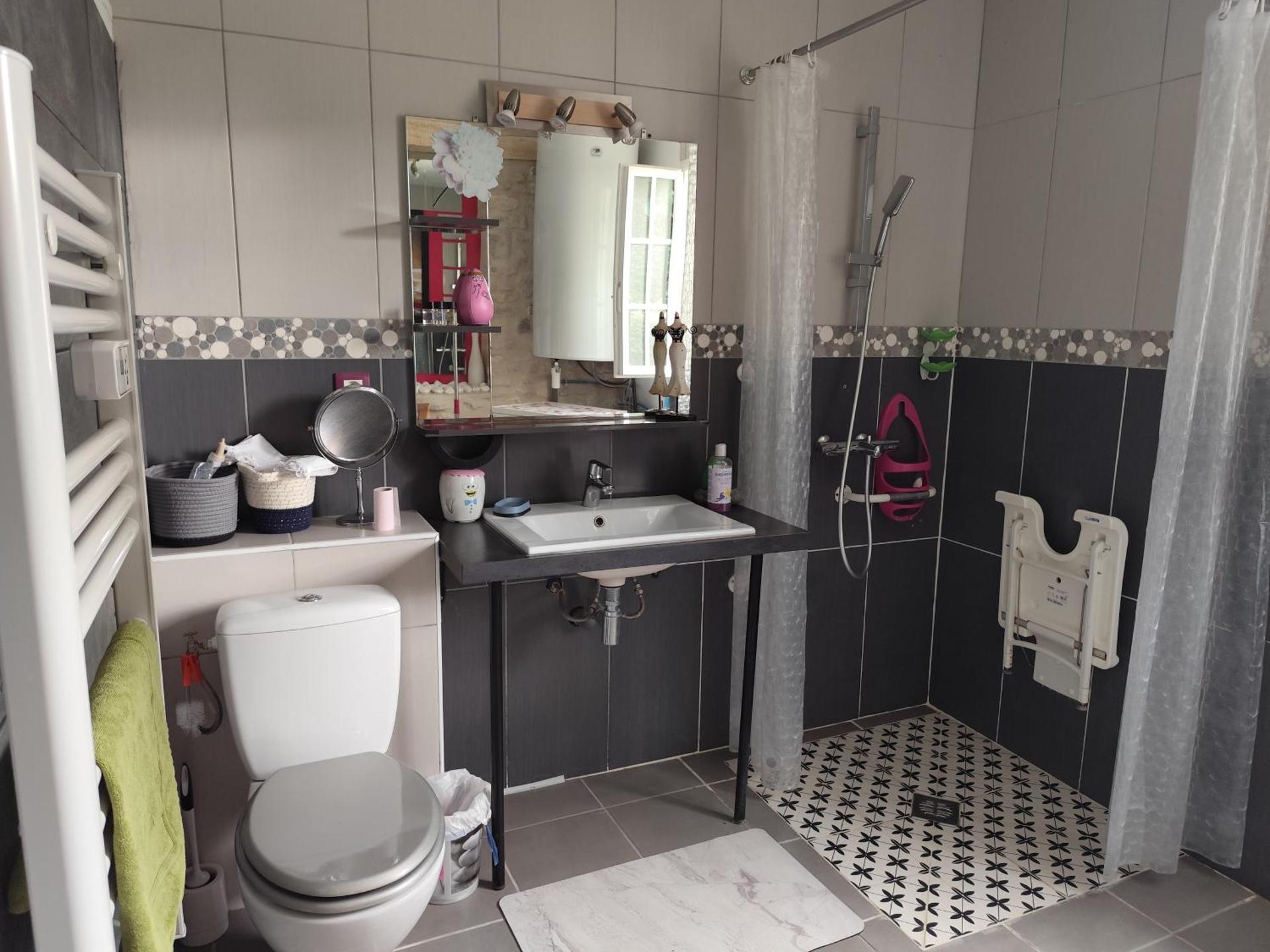 Gîtelabaronnaise avec piscine chauffée prés parc Asterix