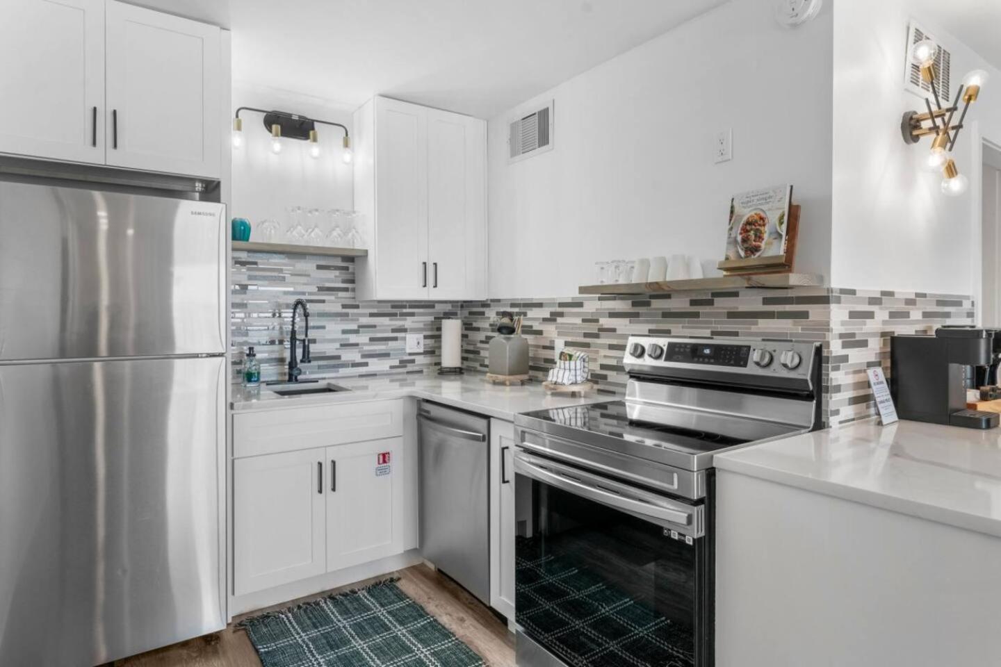 Summit 808 - Luxury Beach Resort Condo 1-6 People