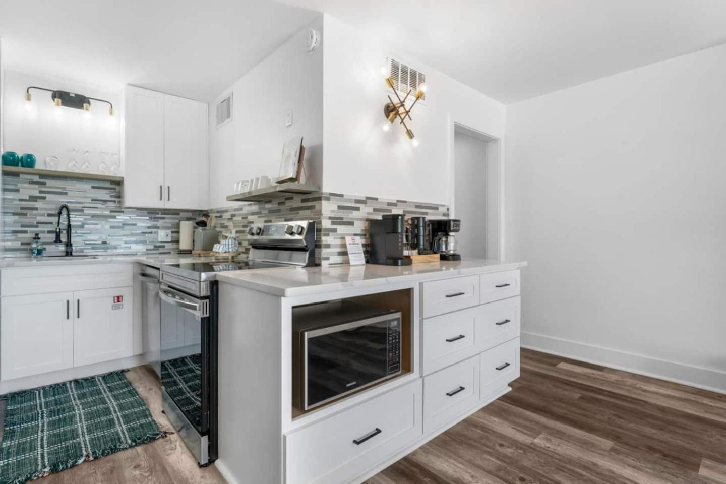 Summit 808 - Luxury Beach Resort Condo 1-6 People