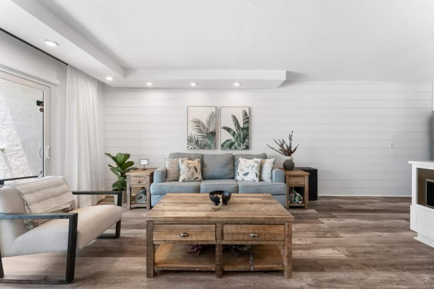 Summit 808 - Luxury Beach Resort Condo 1-6 People