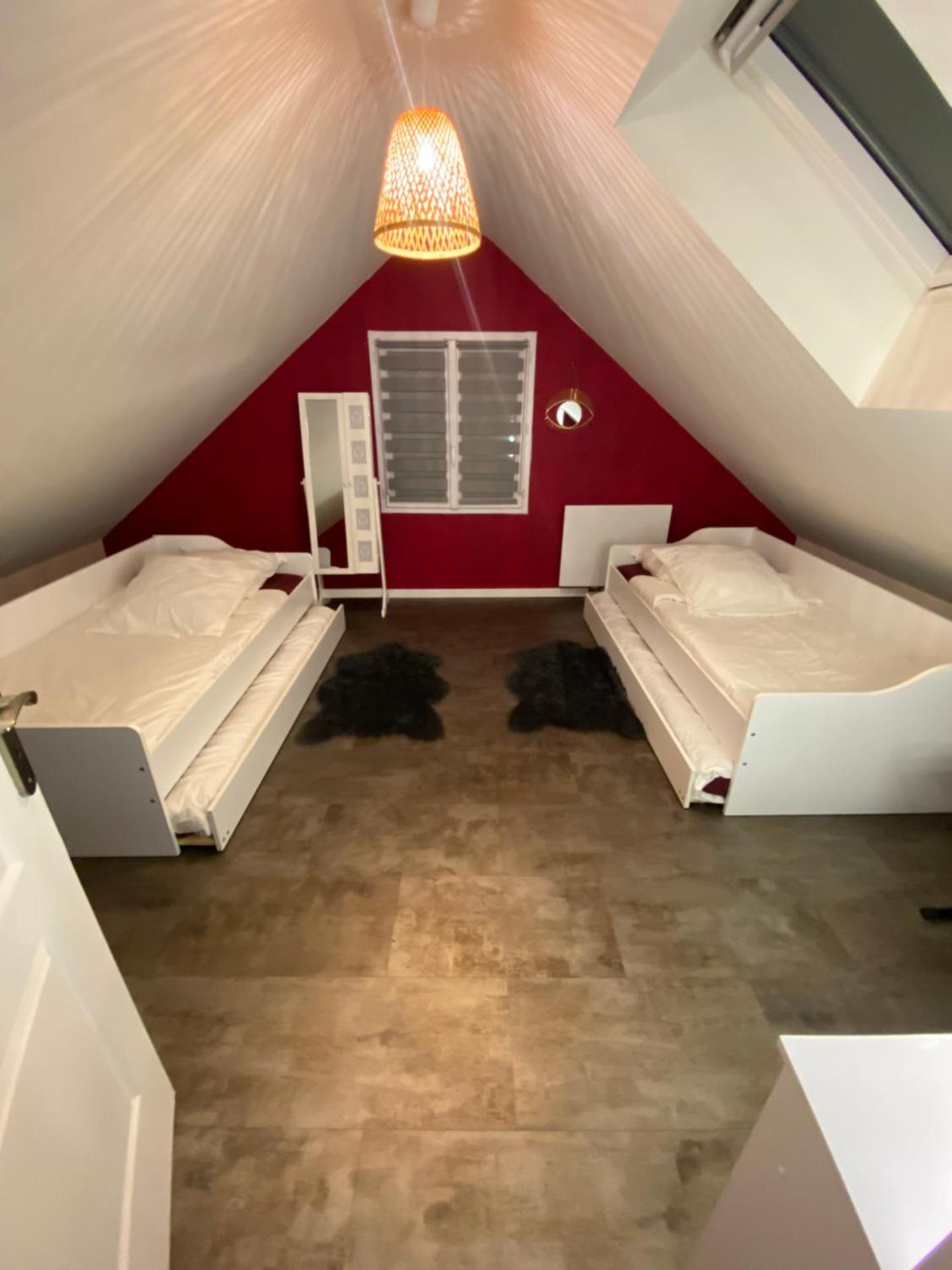 Maison avec piscine chauffée jacuzzi a1 heure paris 10 mn du centre ville