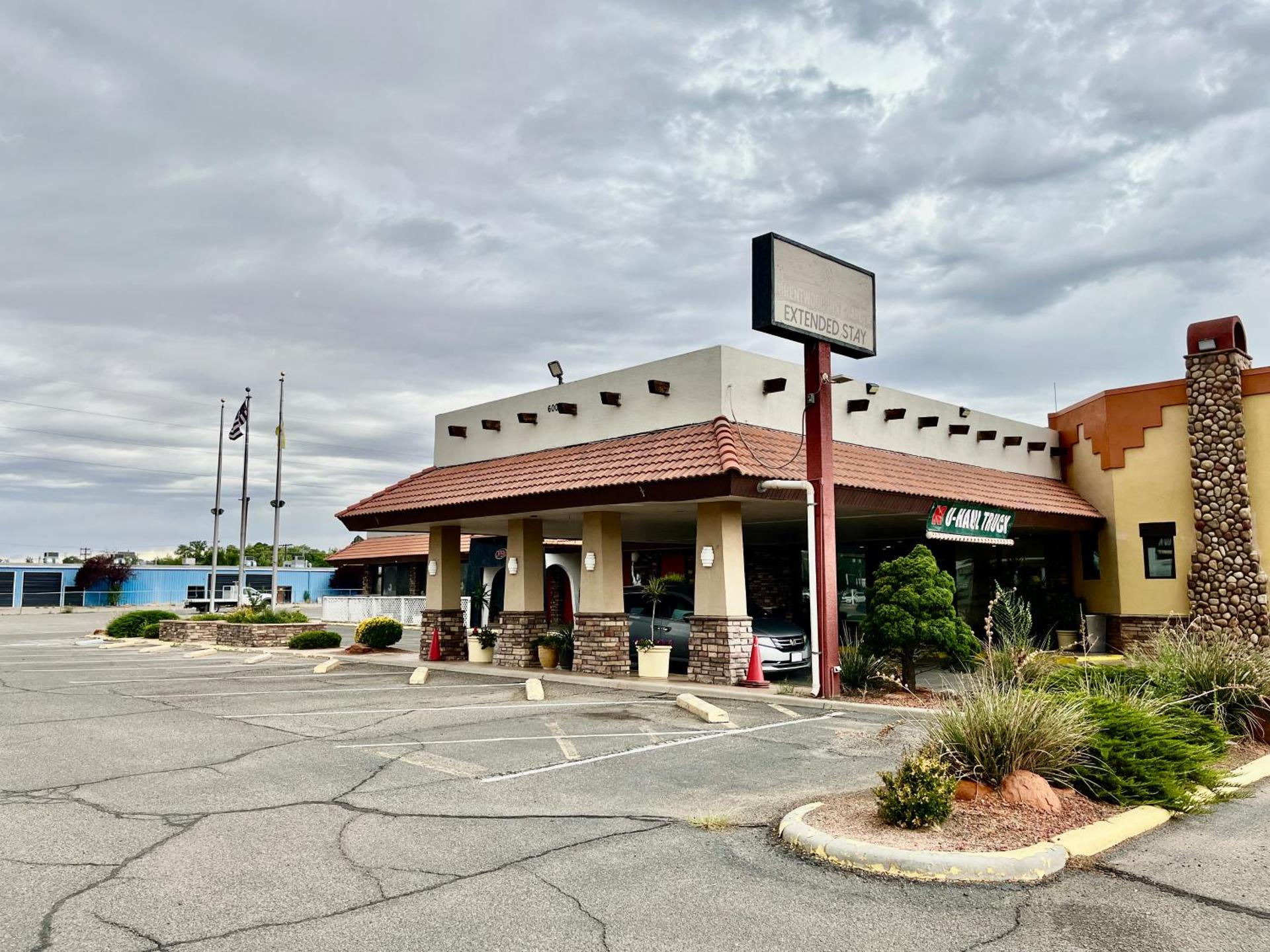 Brentwood Inn & Garden