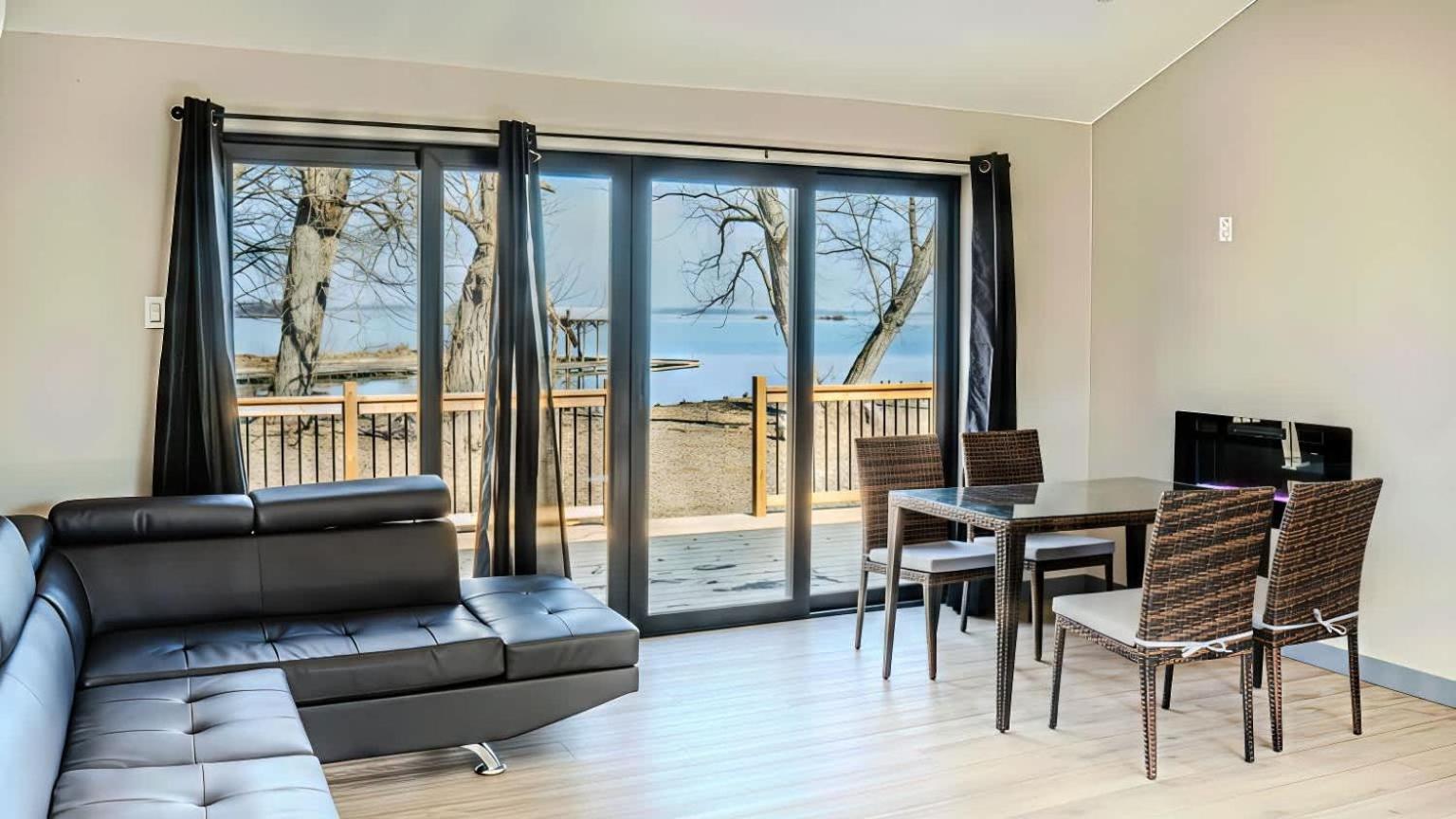 2-bedroom Lake Front Cottage in Harwood ON #4