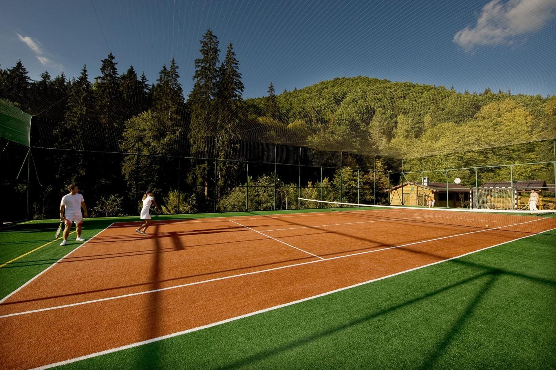 Tennis court