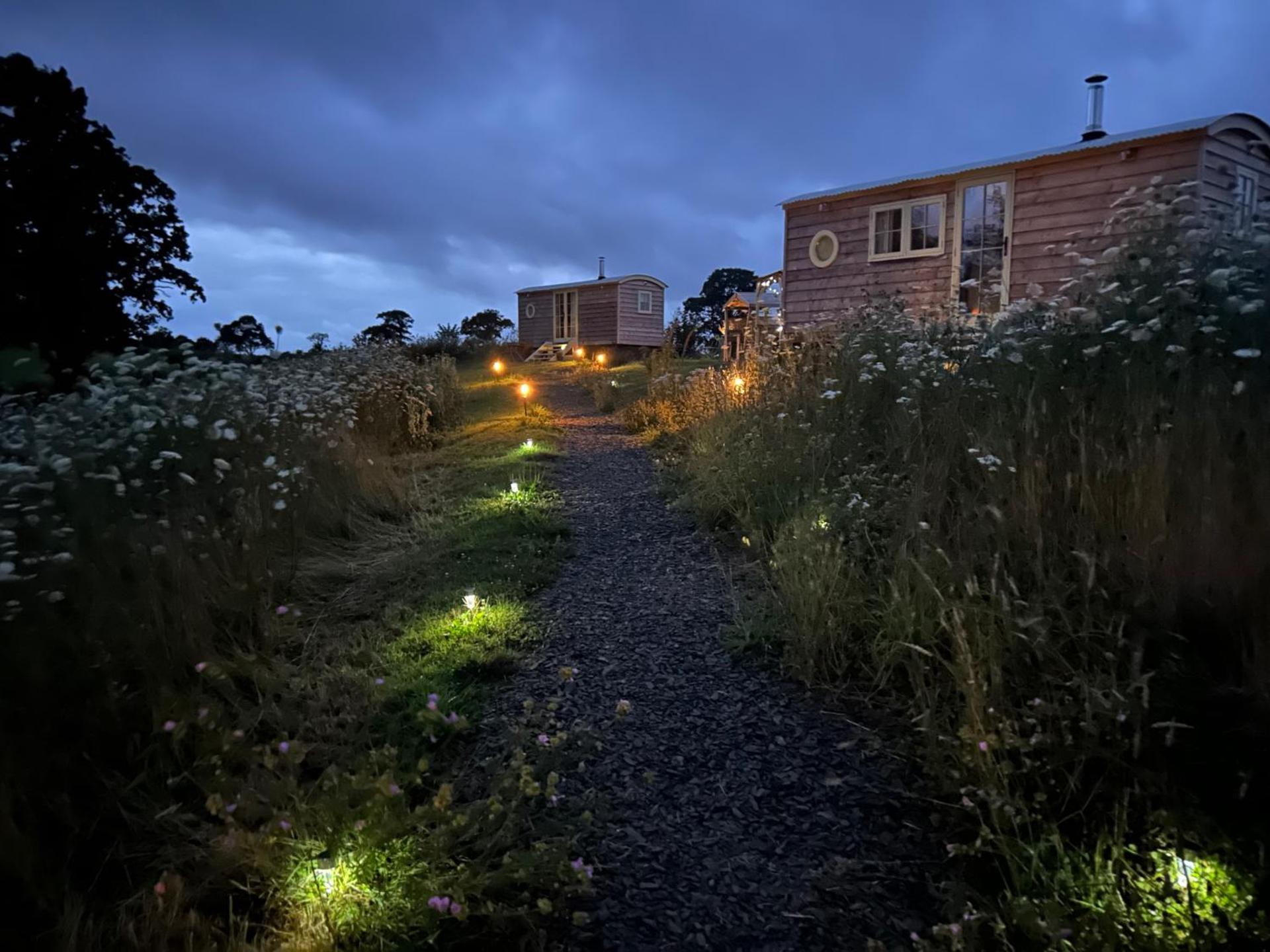 Cosy Devon Hut with Private Hot Tub
