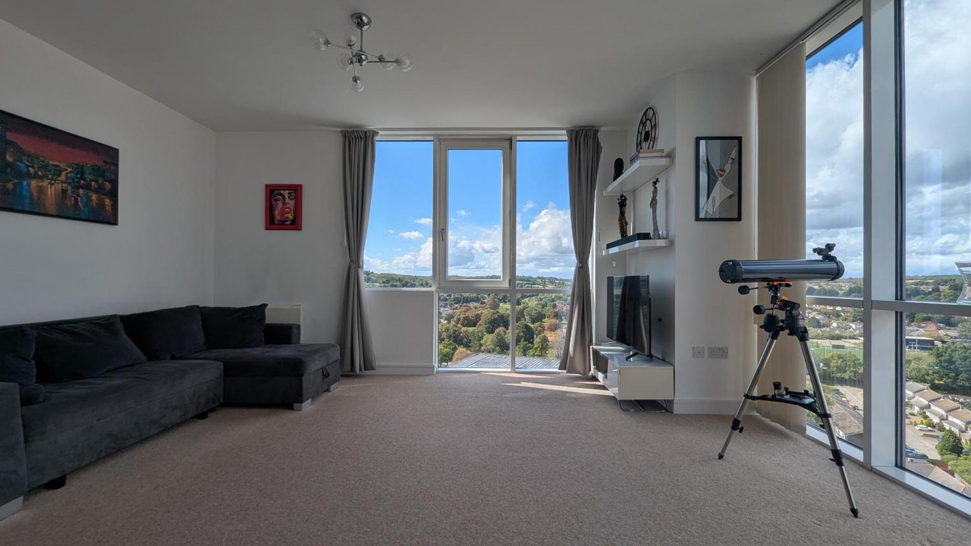 Stylish 2BR Serviced Apartment by Ellbee Apartments