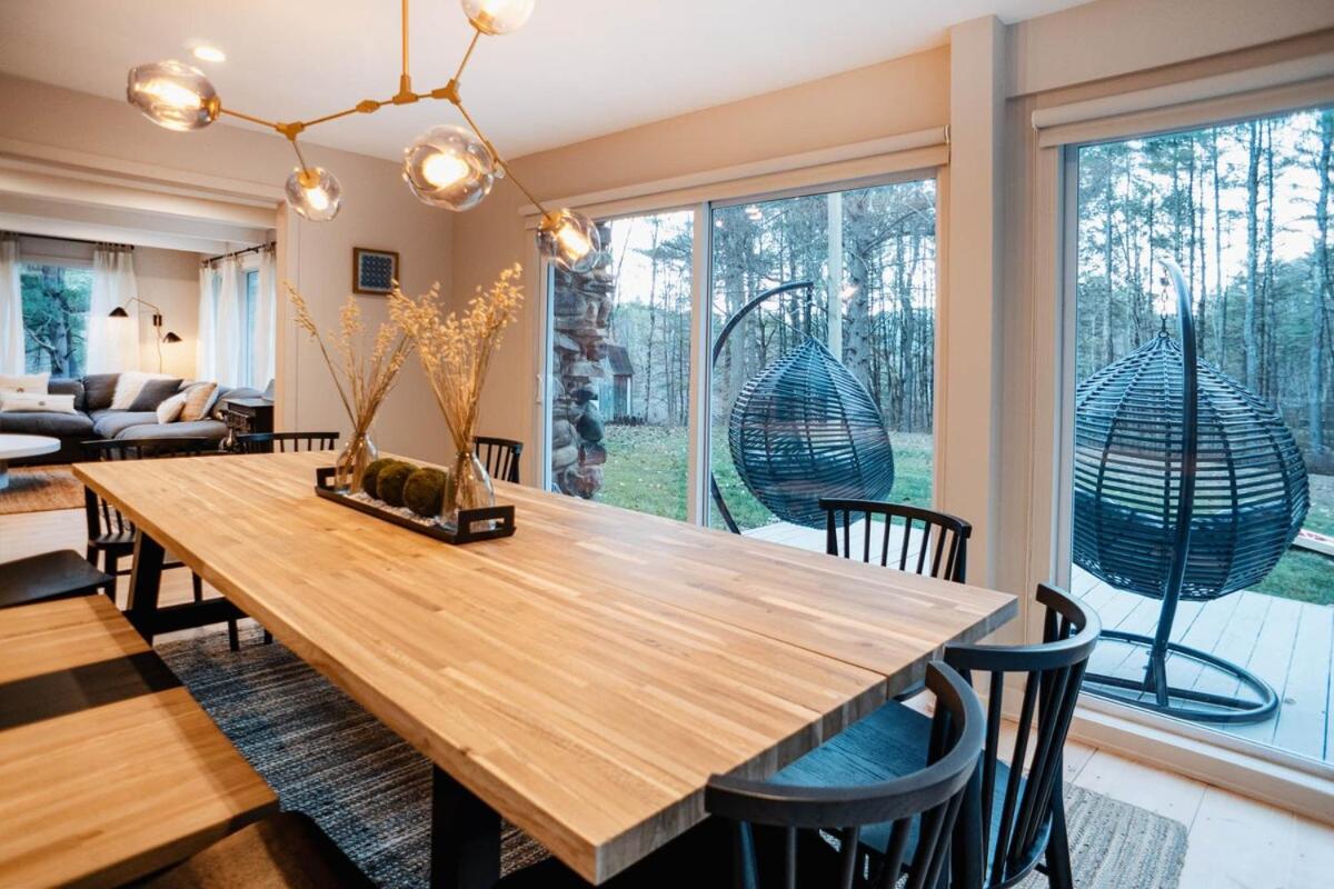 Catskill MNTN Escape 5 BR 3 bath Villa Hot Tub Fire Pit Best Group Stay