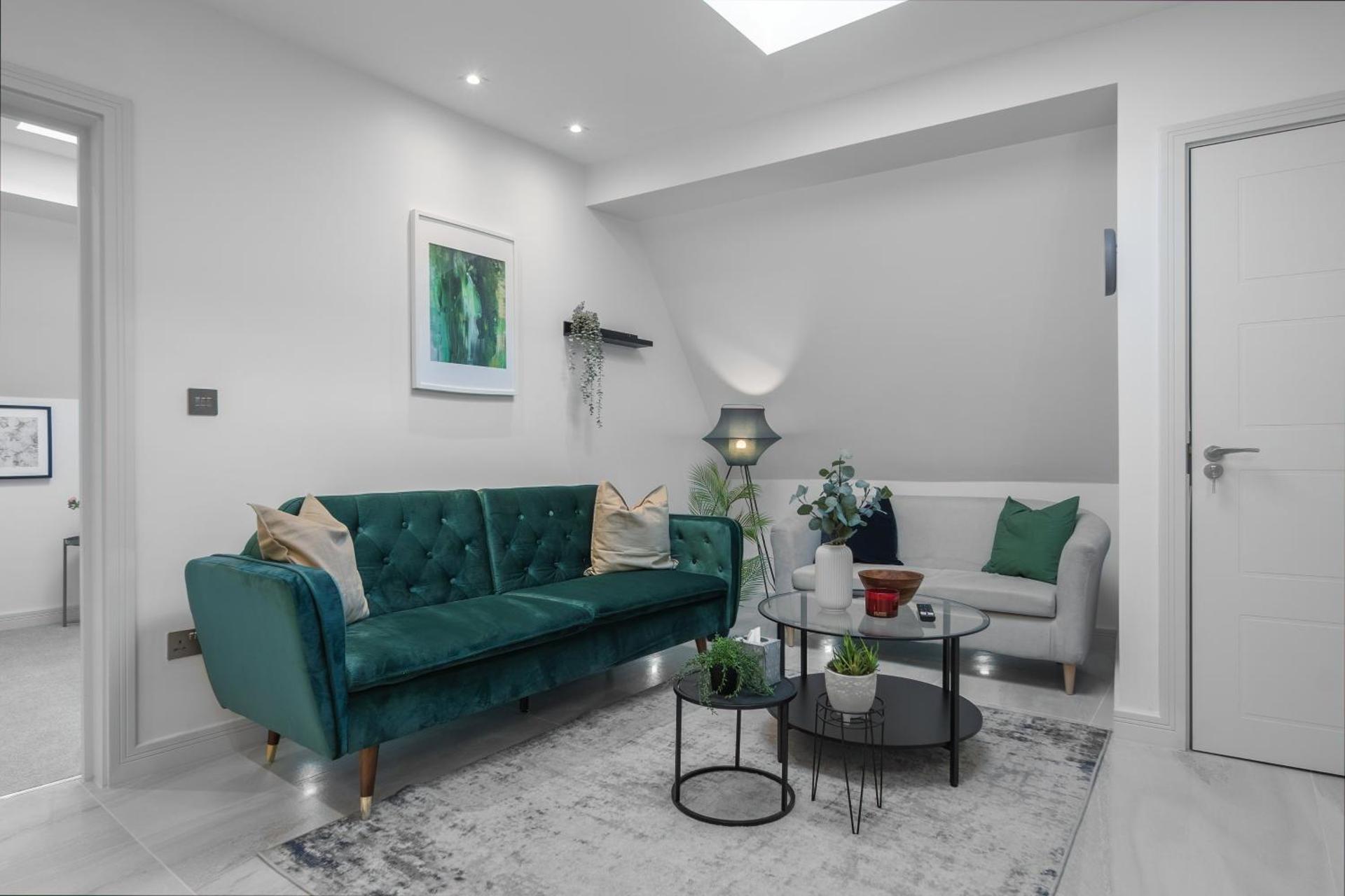 Contemporary 2 Bed Apt in Didcot Sleeps 7