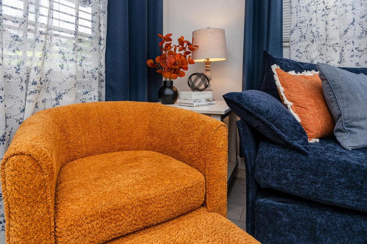 NEW Steps to Downtown - 7 Mins to Beach & Free Parking