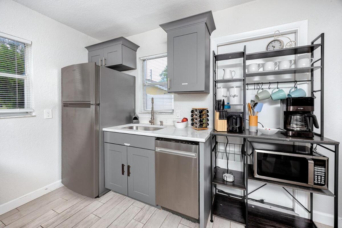 NEW Steps to Downtown - 7 Mins to Beach & Free Parking