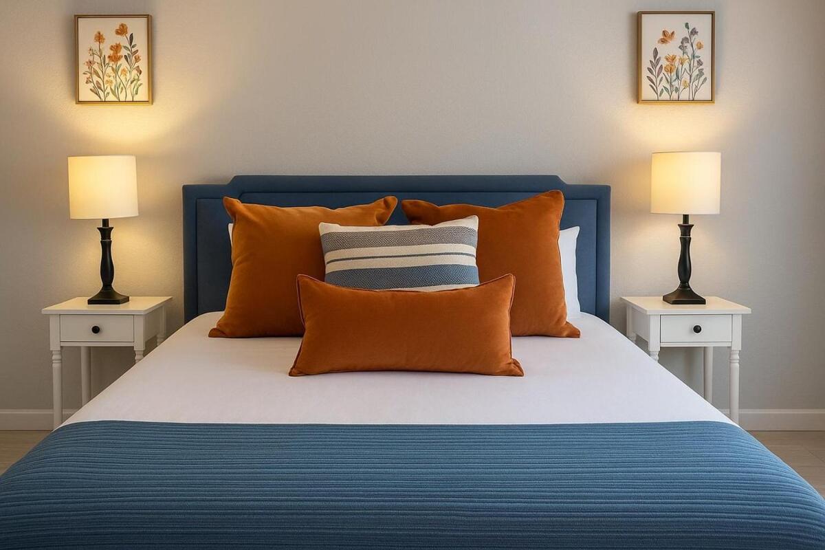 NEW Steps to Downtown - 7 Mins to Beach & Free Parking