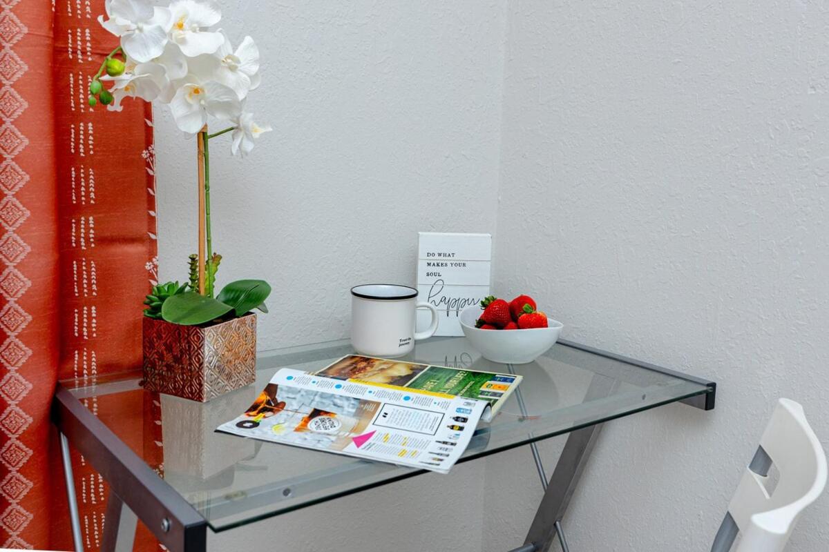 NEW Steps to Downtown - 7 Mins to Beach & Free Parking