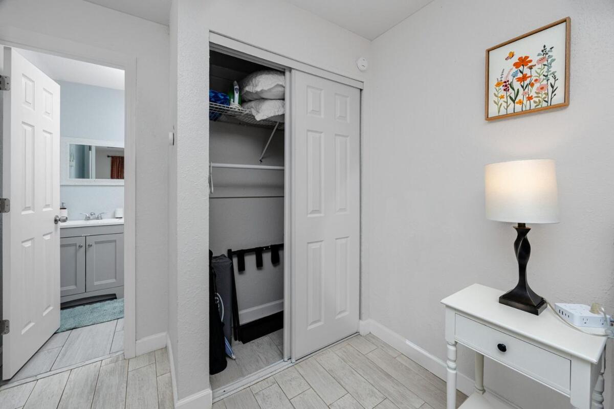 NEW Steps to Downtown - 7 Mins to Beach & Free Parking