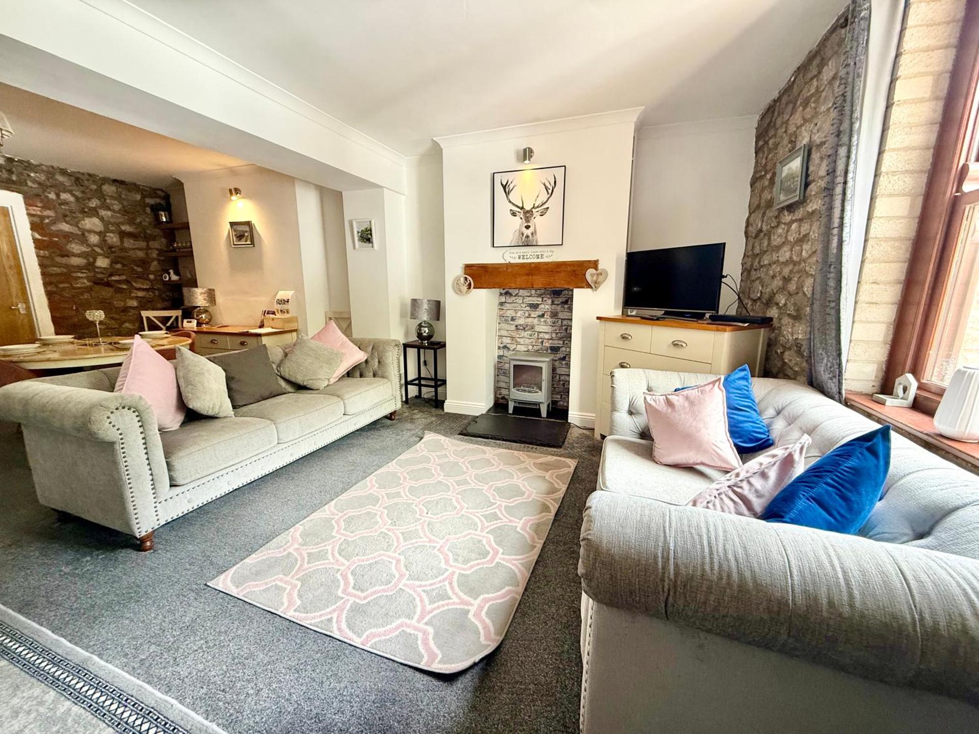 Traditional cosy PET FRIENDLY cottage by the canal with Cymru Holidays