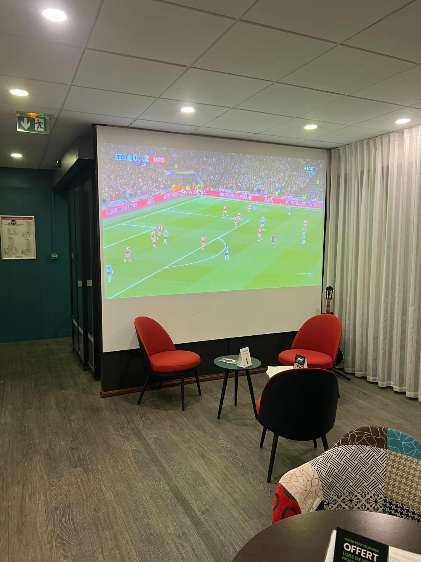 Communal lounge/ TV room