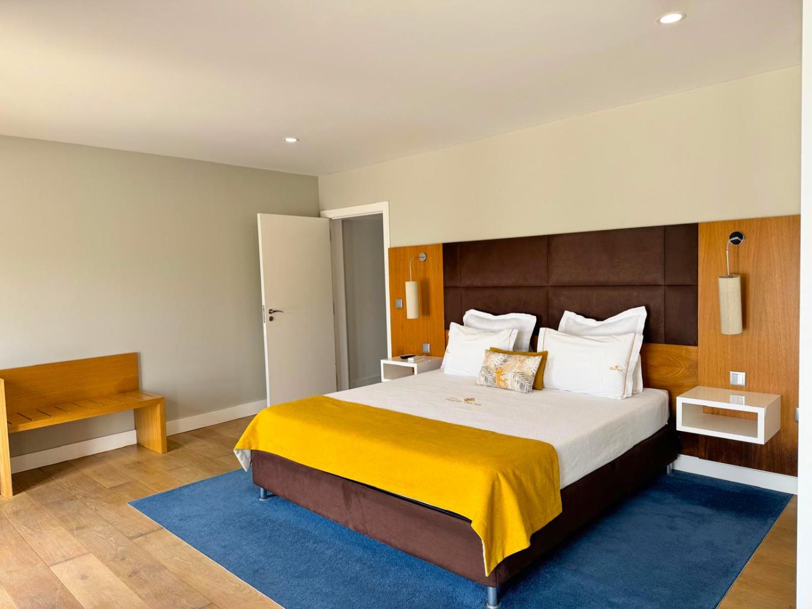 One-Bedroom Apartment with Terrace