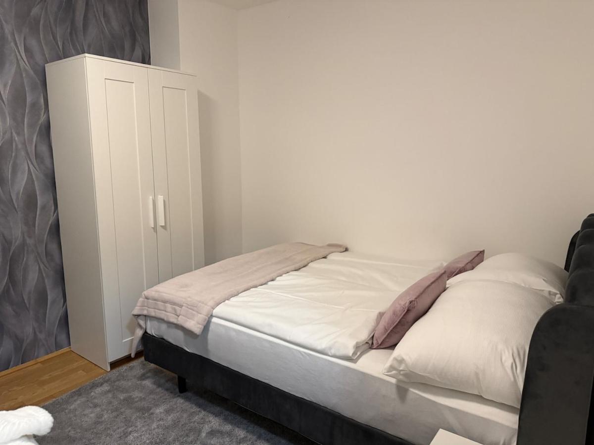 Stylish Stadlau Apartment - Free Parking