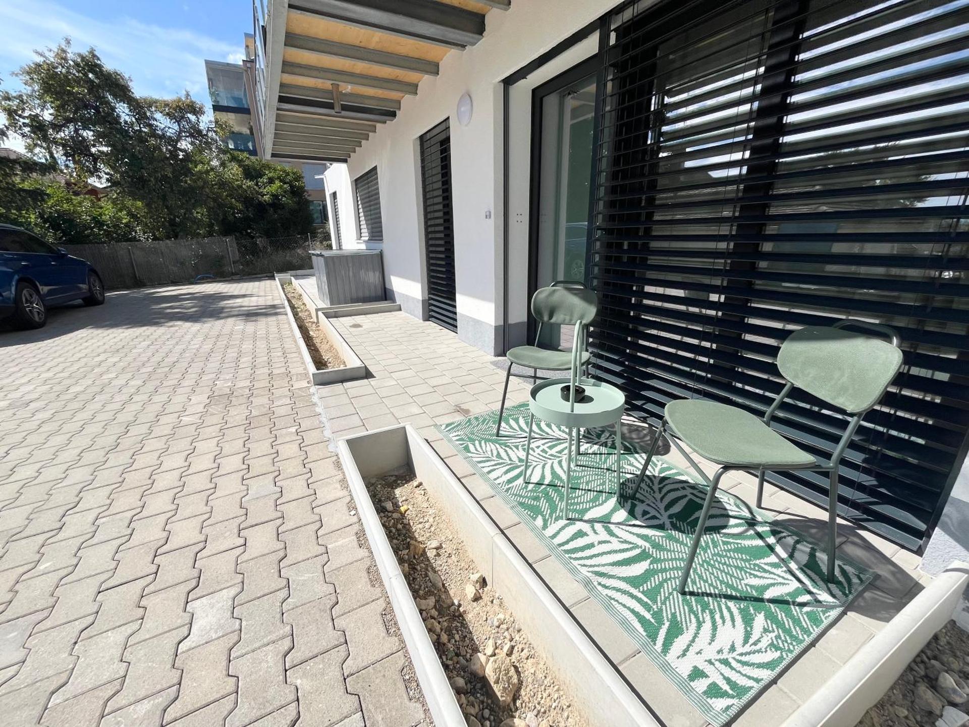 Lake and Trail, Free Parking, Near Nature and City