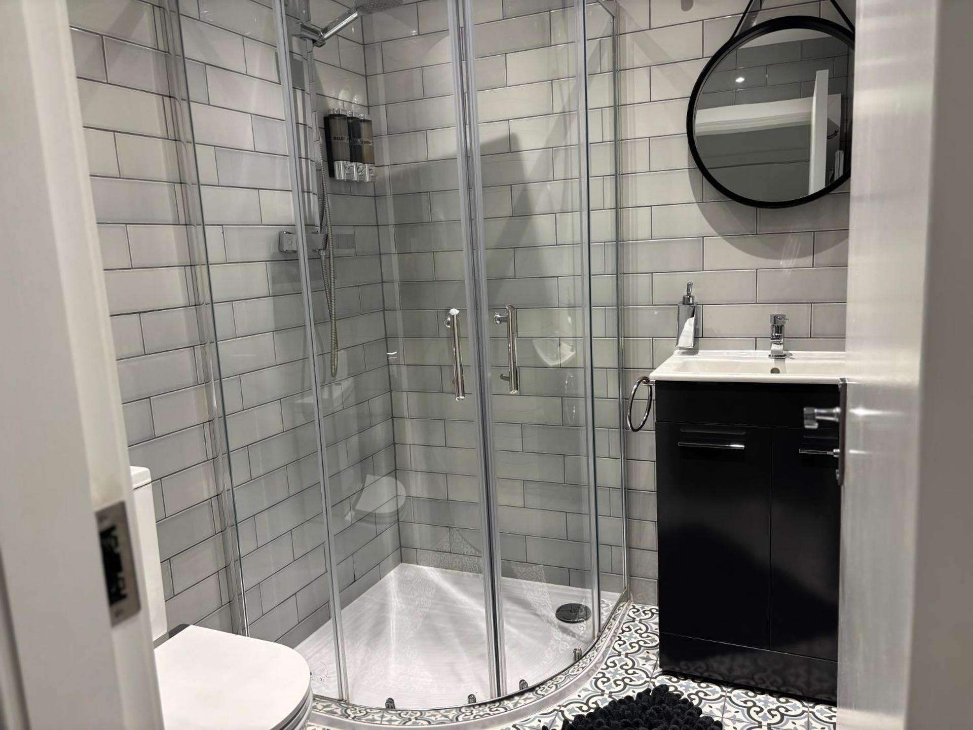 Delux Double Bedroom En Suite with Tea & Coffee Facilities