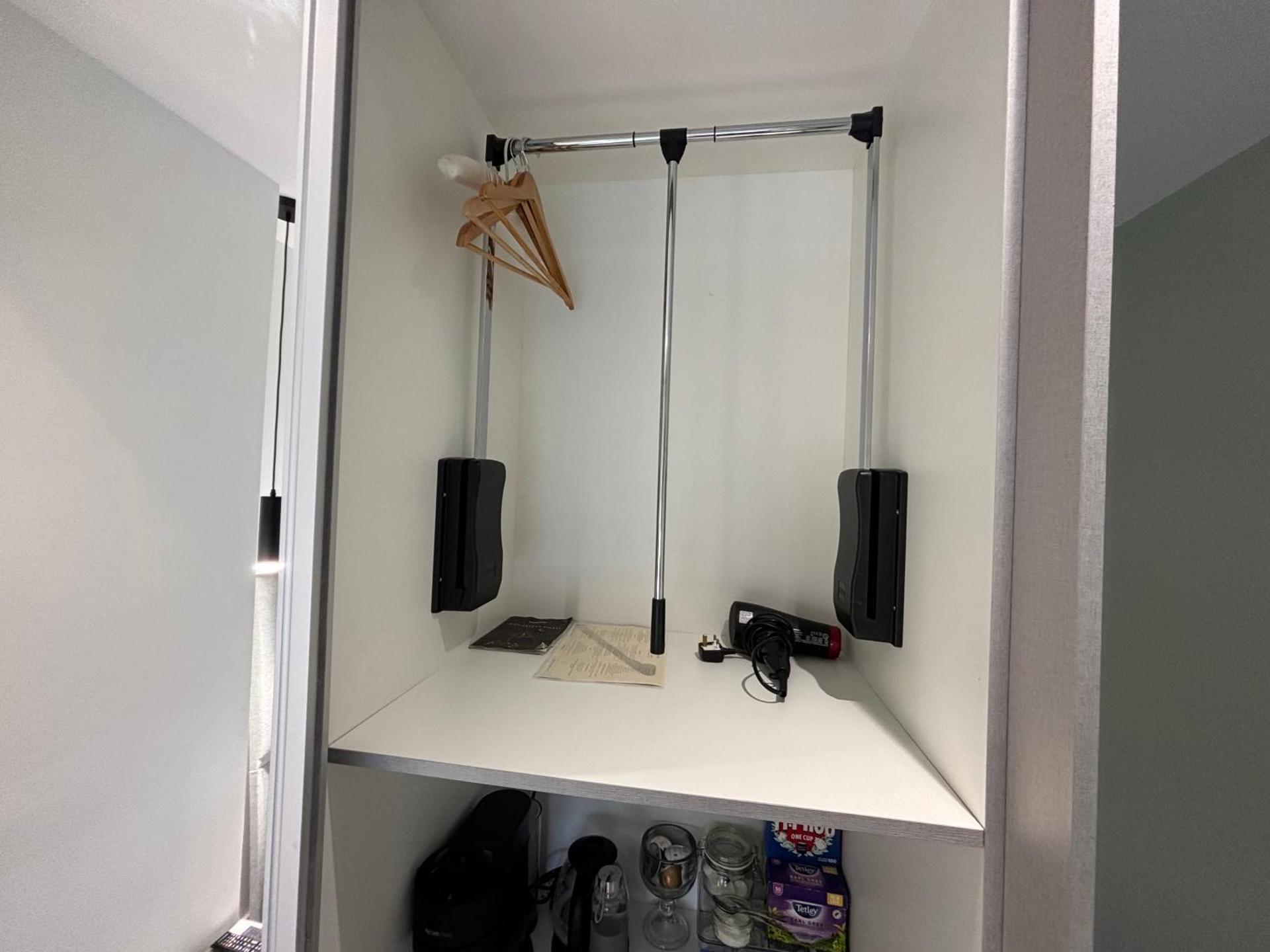 Delux Double Bedroom En Suite with Tea & Coffee Facilities