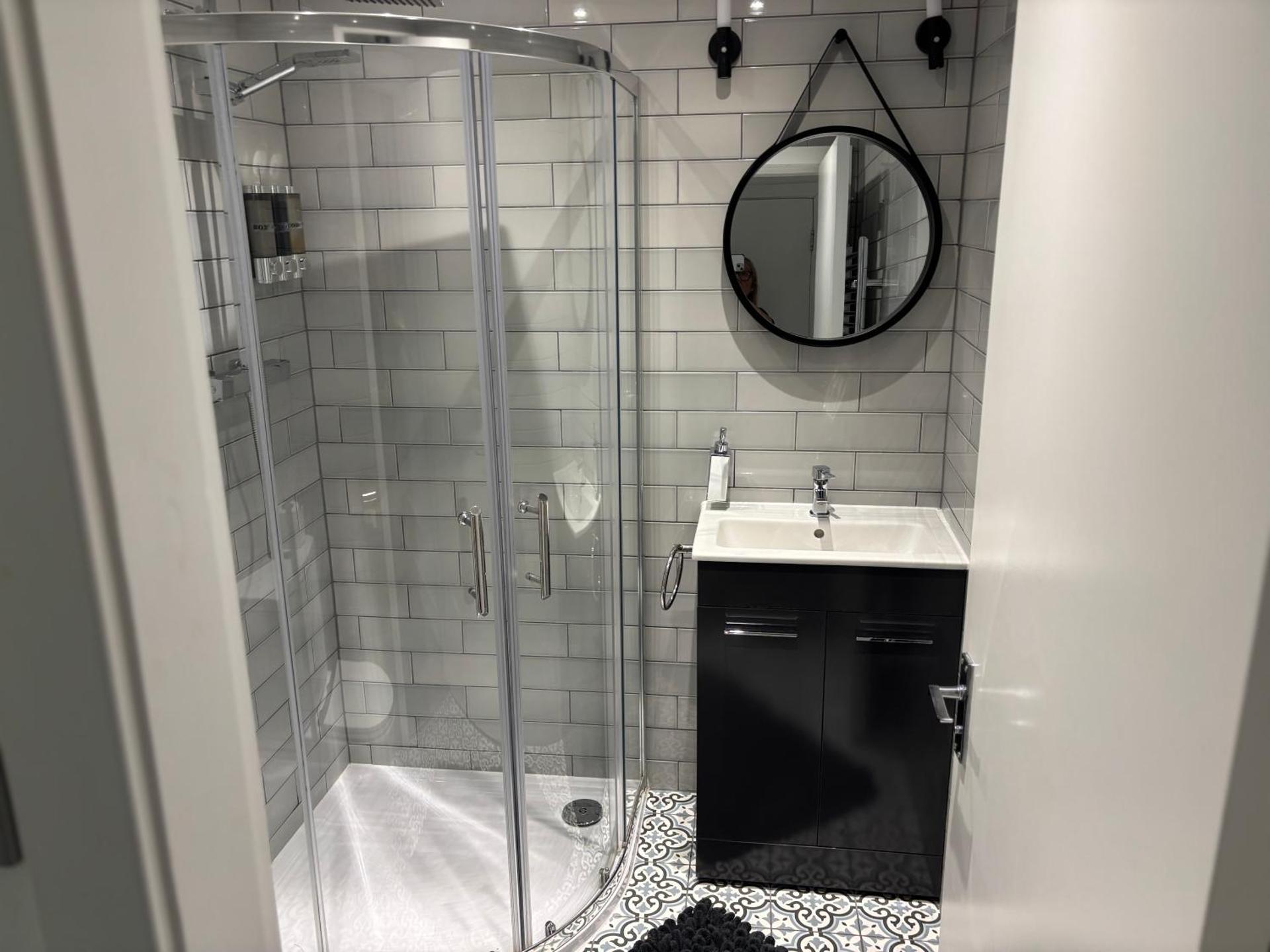 Delux Double Bedroom En Suite with Tea & Coffee Facilities