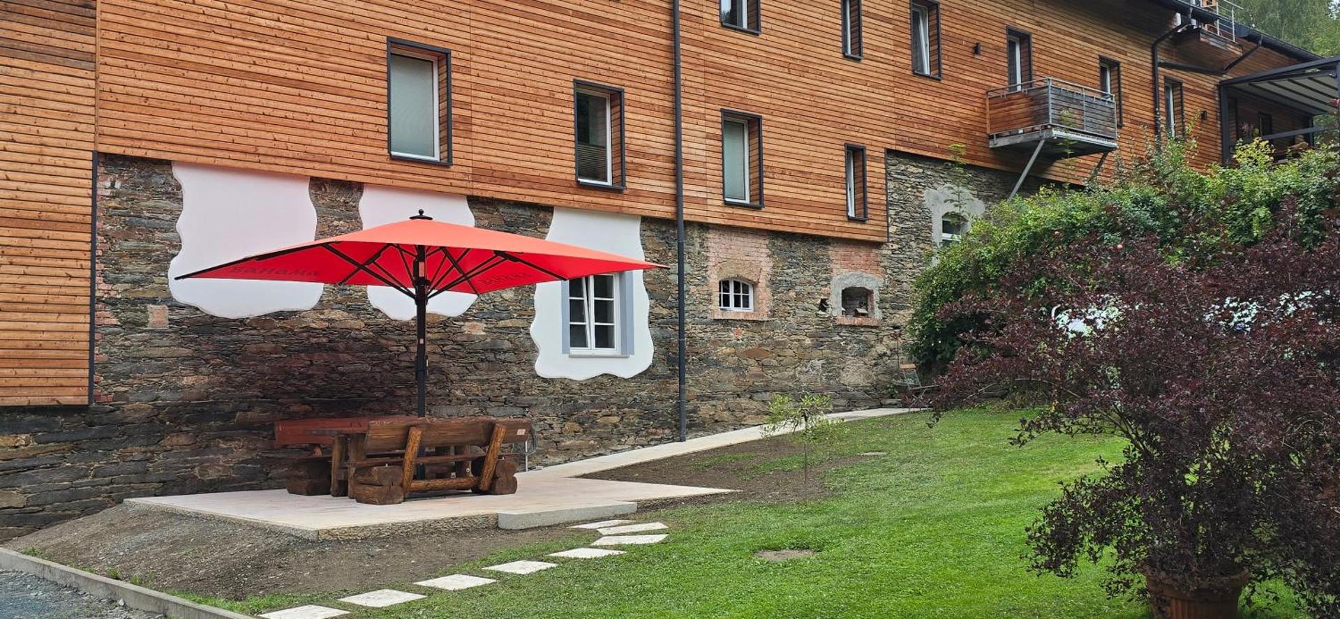 Gästehaus Hirschstein - Hochwertige Ferienwohnung in sehr ruhiger Lage direkt am Fluss Göltzsch