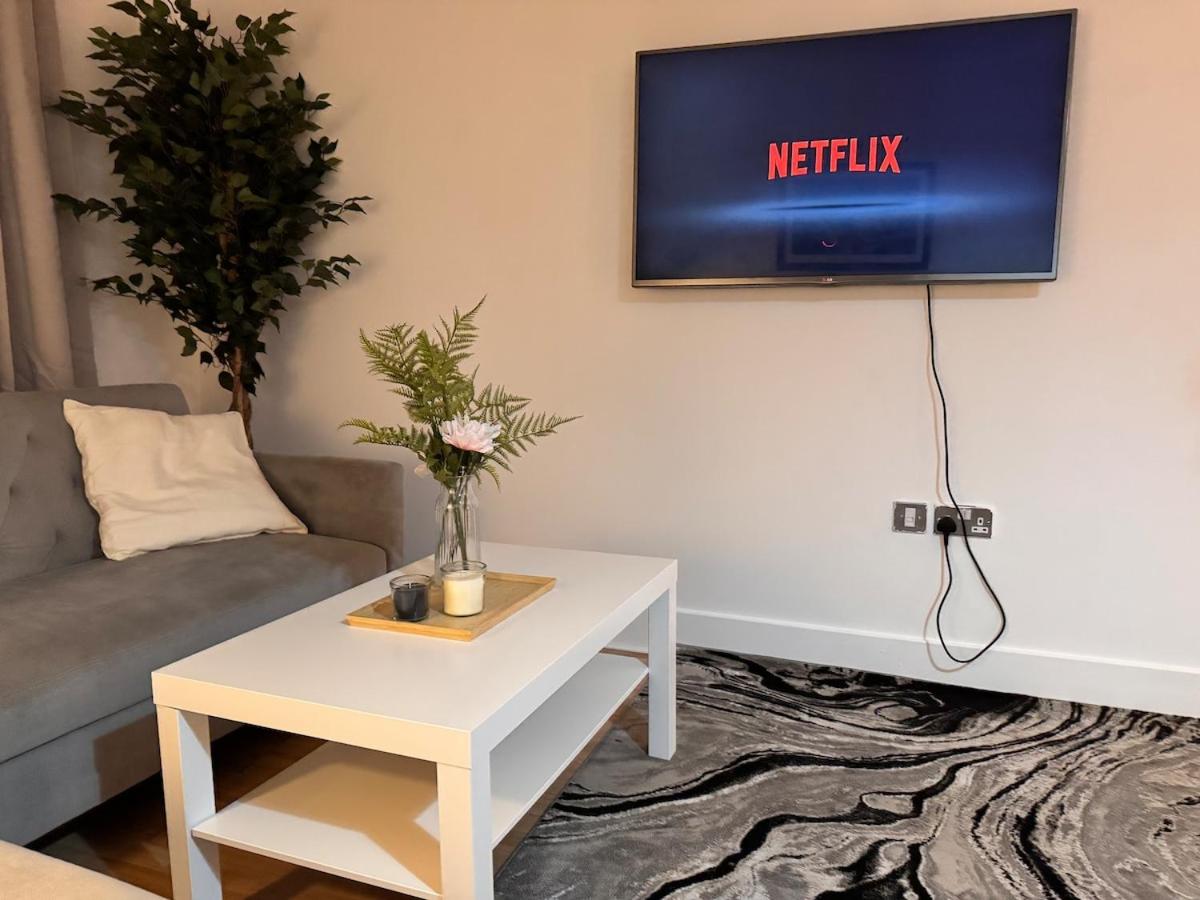 Communal lounge/ TV room