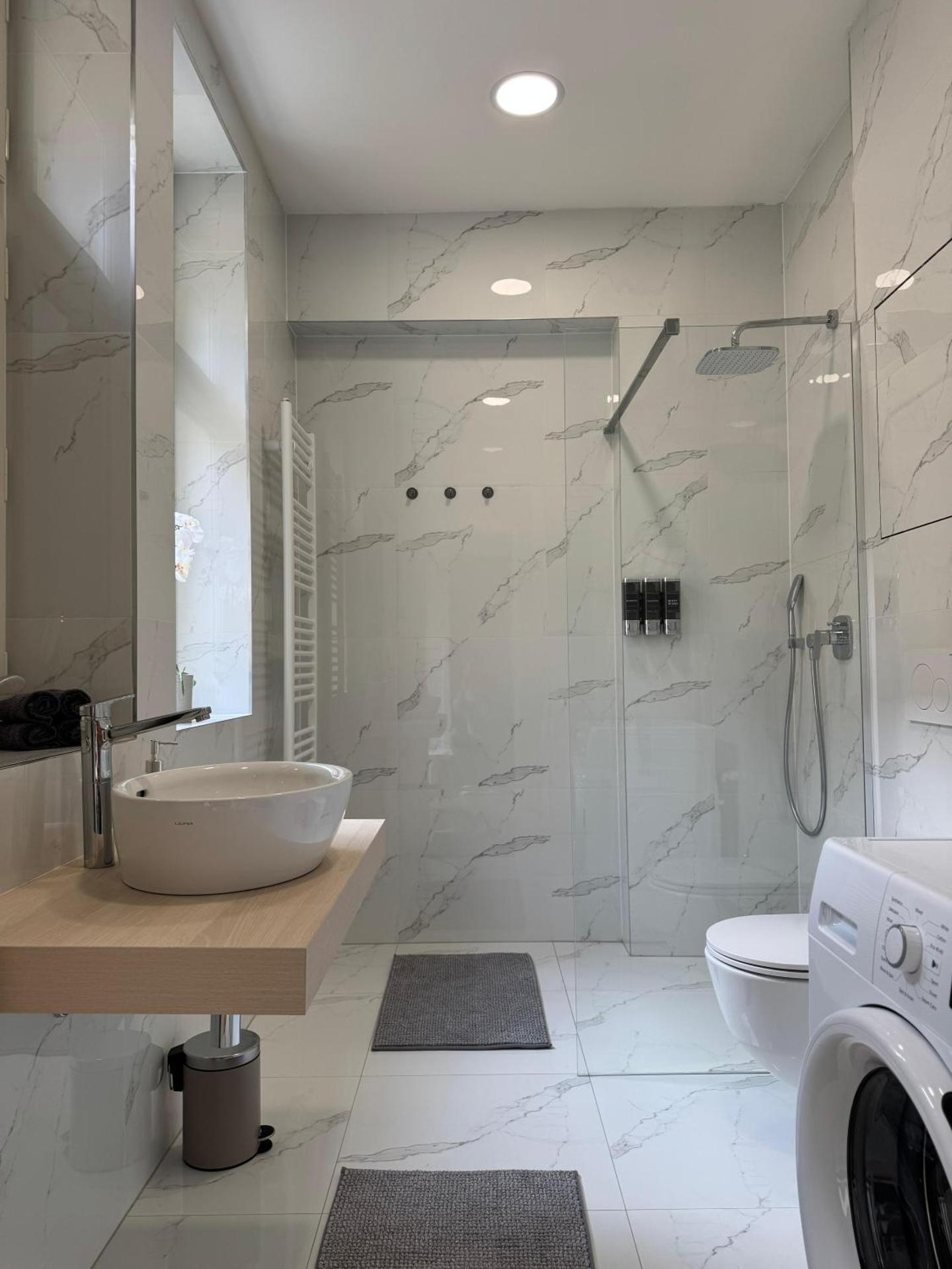 Modern Luxury Apartment with Garden